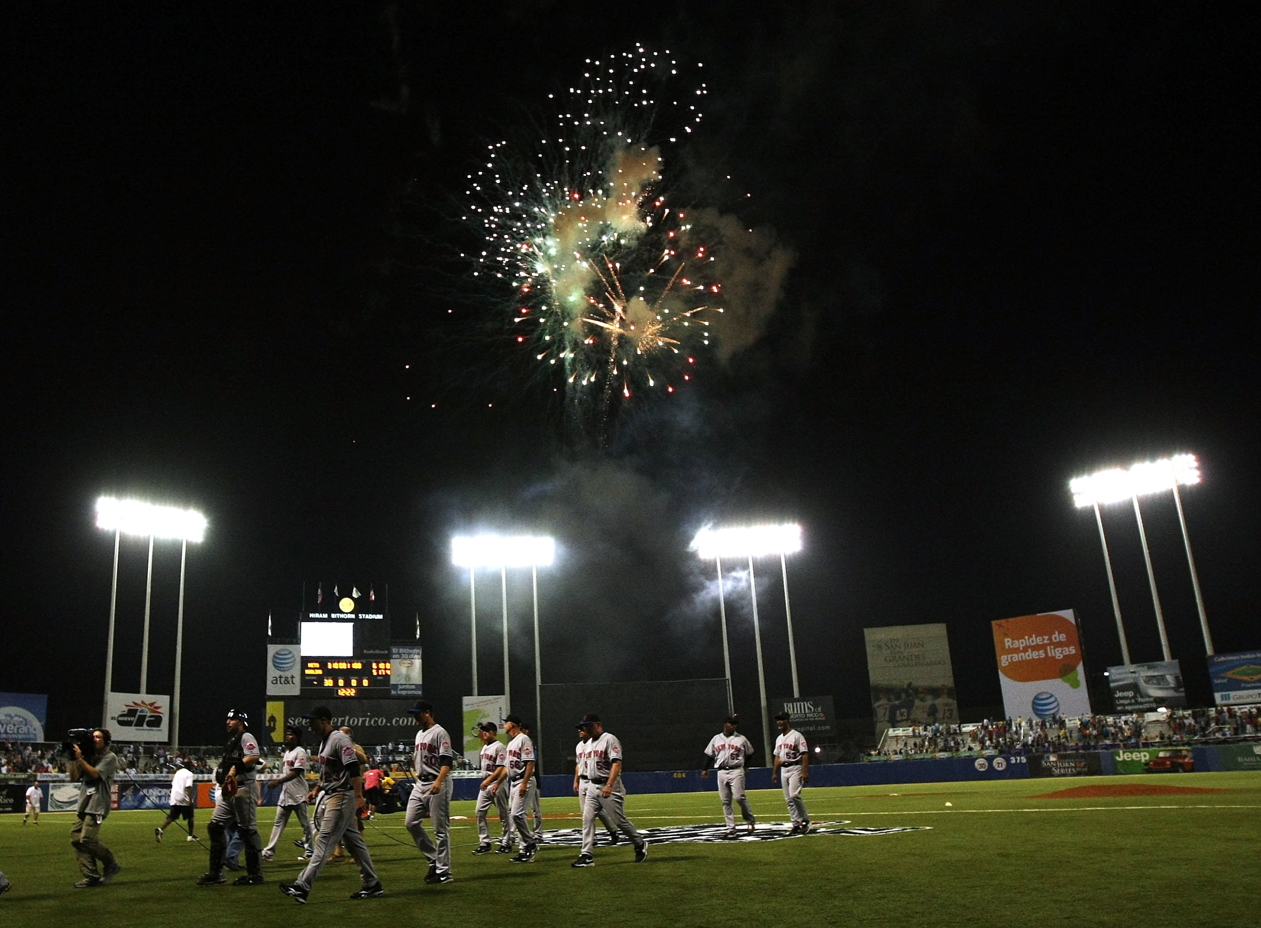 SAN JUAN, PUERTO RICO - JUNE 30:  The New York Mets walk off the field after defeating the Florida Marlins 6-5 in their game at Hiram Bithorn Stadium on June 30, 2010 in San Juan, Puerto Rico.  (Photo by Al Bello/Getty Images)