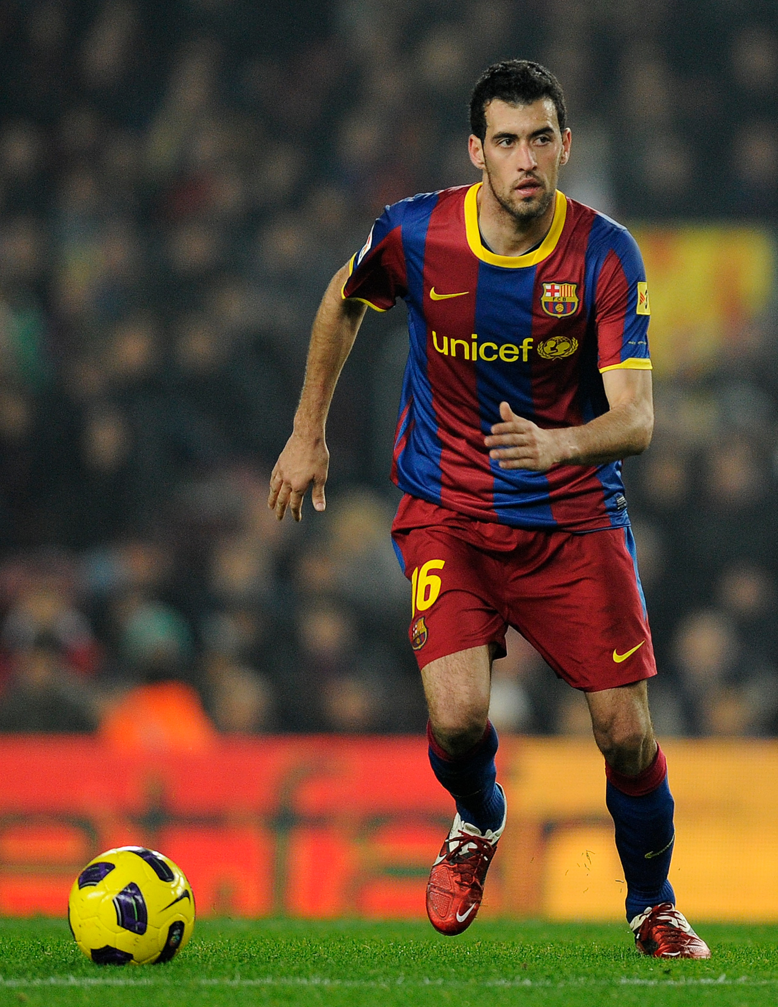 BARCELONA, SPAIN - JANUARY 16:  Sergio Busquets of FC Barcelona runs with the ball during the La Liga match between FC Barcelona and Malaga at Nou Camp on January 16, 2011 in Barcelona, Spain. Barcelona won 4-1.  (Photo by David Ramos/Getty Images)
