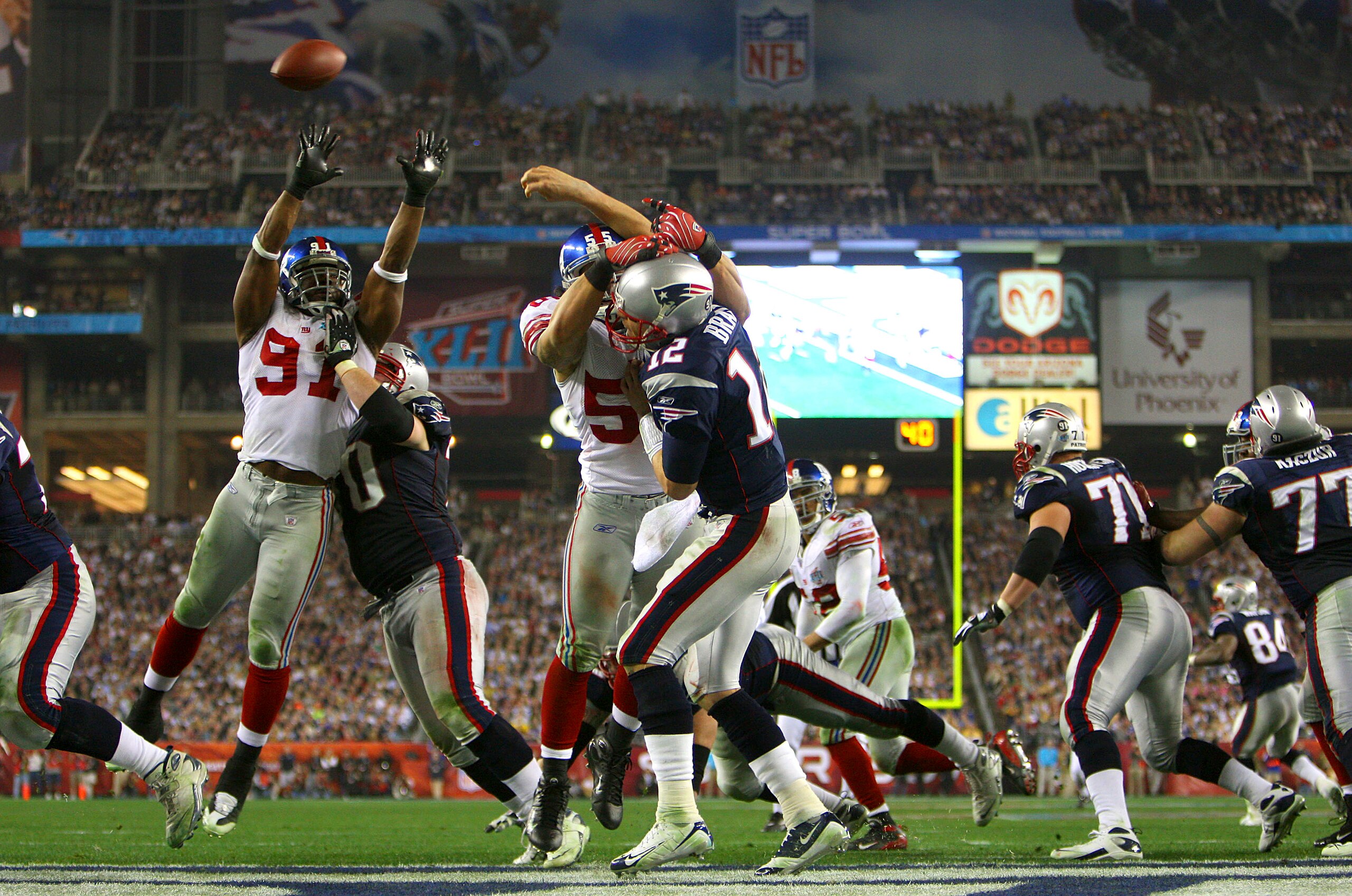 GLENDALE, AZ - FEBRUARY 03: Tom Brady #12 of the New England Patriots passes in the fourth quarter of Super Bowl XLII against the New York Giants on February 3, 2008 at the University of Phoenix Stadium in Glendale, Arizona. (Photo by Donald Miralle/Get GLENDALE, AZ - FEBRUARY 03: Tom Brady #12 of the New England Patriots passes in the fourth quarter of Super Bowl XLII against the New York Giants on February 3, 2008 at the University of Phoenix Stadium in Glendale, Arizona. (Photo by Donald Miralle/Get