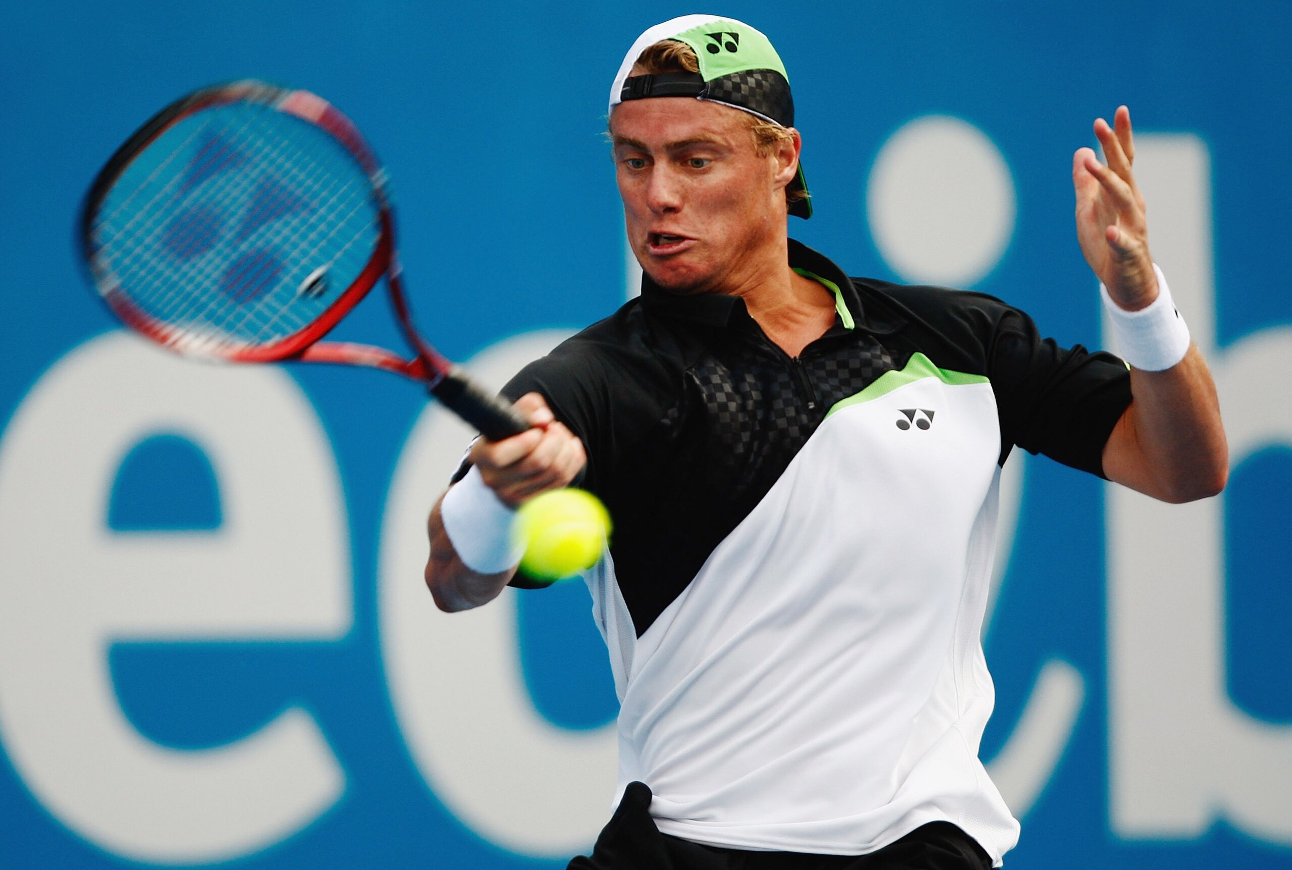 SYDNEY, AUSTRALIA - JANUARY 15:  Lleyton Hewitt of Australia plays a forehand during the quarter final match against David Nalbandian of Argentina during day five of the 2009 Medibank International at the Sydney Olympic Park Tennis Centre on January 15, 2