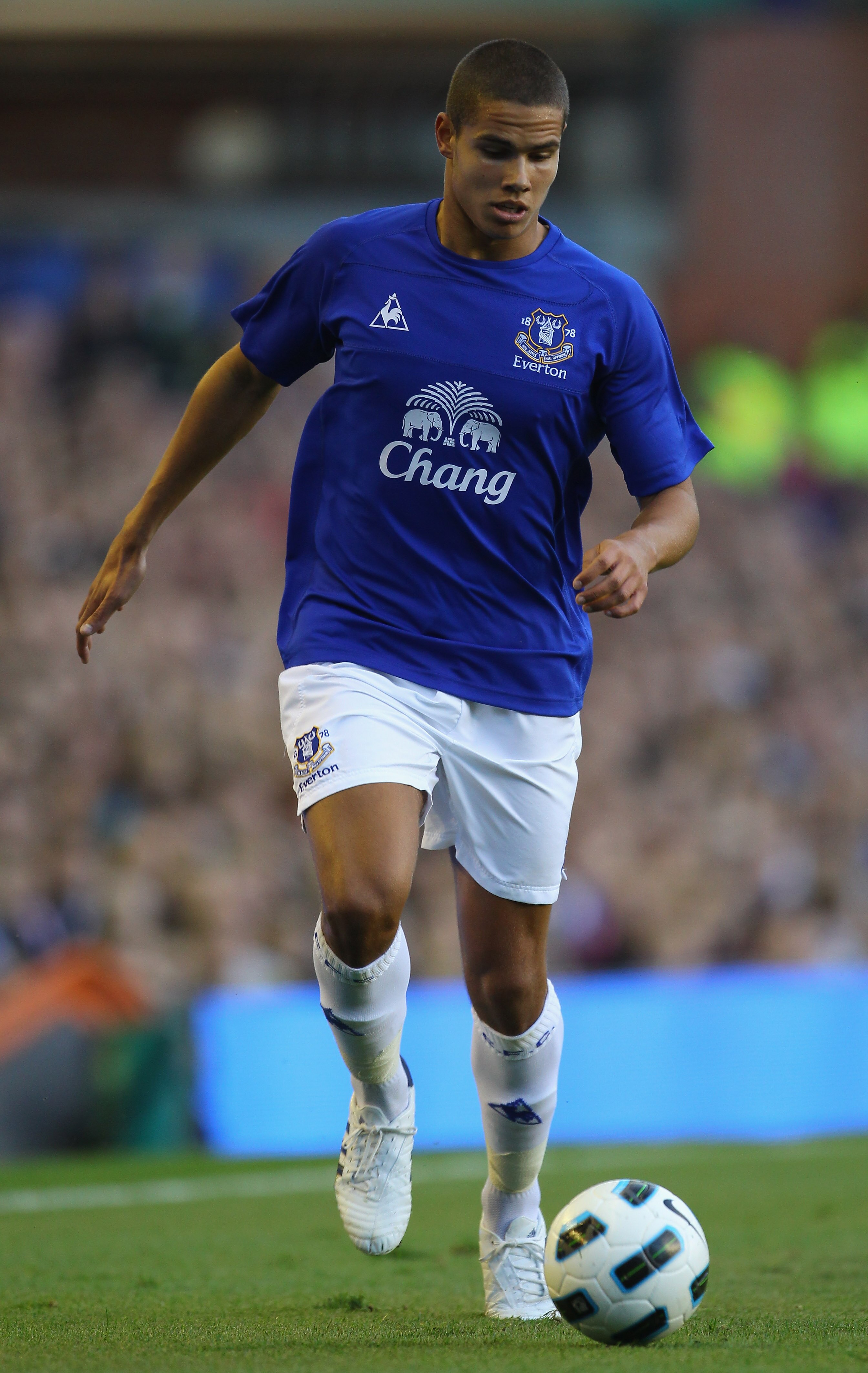 LIVERPOOL, ENGLAND - AUGUST 04: Jack Rodwell of Everton during the pre-season friendly match between Everton and Everton Chile at Goodison Park on August 4, 2010 in Liverpool, England.  (Photo by Alex Livesey/Getty Images)