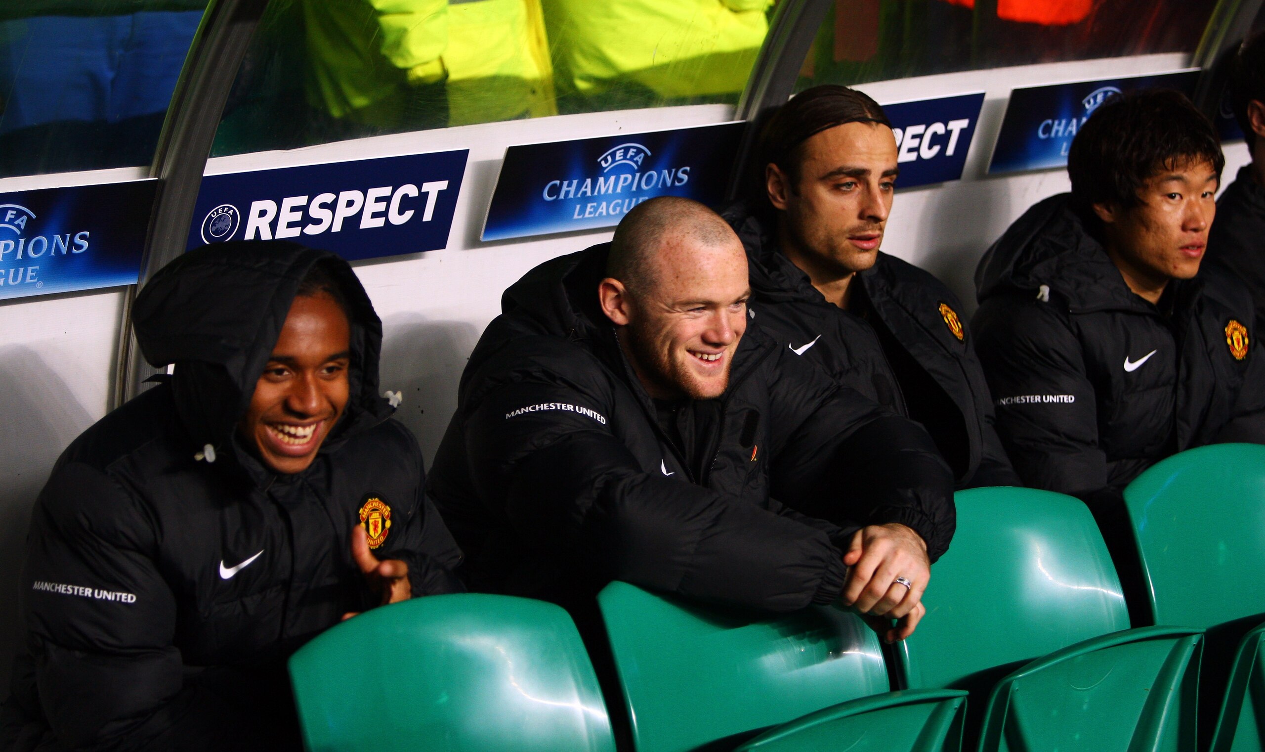 GLASGOW, UNITED KINGDOM - NOVEMBER 05:  (L-R) Anderson, Wayne Rooney, Dimitar Berbatov and Ji-Sung Park of Manchester United sit on the bench during the UEFA Champions League Group E match between Celtic and Manchester United at Parkhead on November 5, 20
