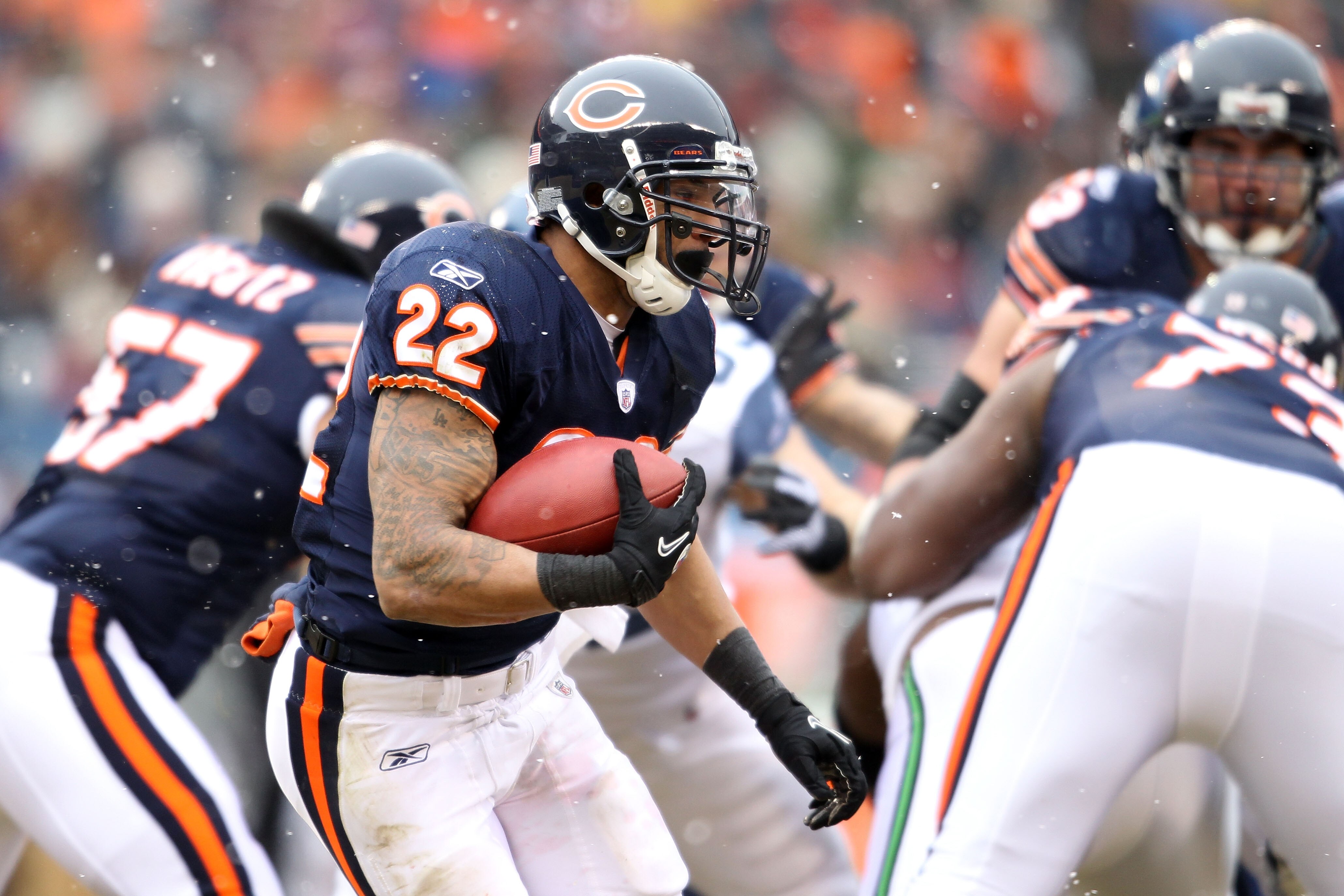 CHICAGO, IL - JANUARY 16:  Running back Matt Forte #22 of the Chicago Bears runs the ball in the first half against the Seattle Seahawks in the 2011 NFC divisional playoff game at Soldier Field on January 16, 2011 in Chicago, Illinois.  (Photo by Andy Lyo