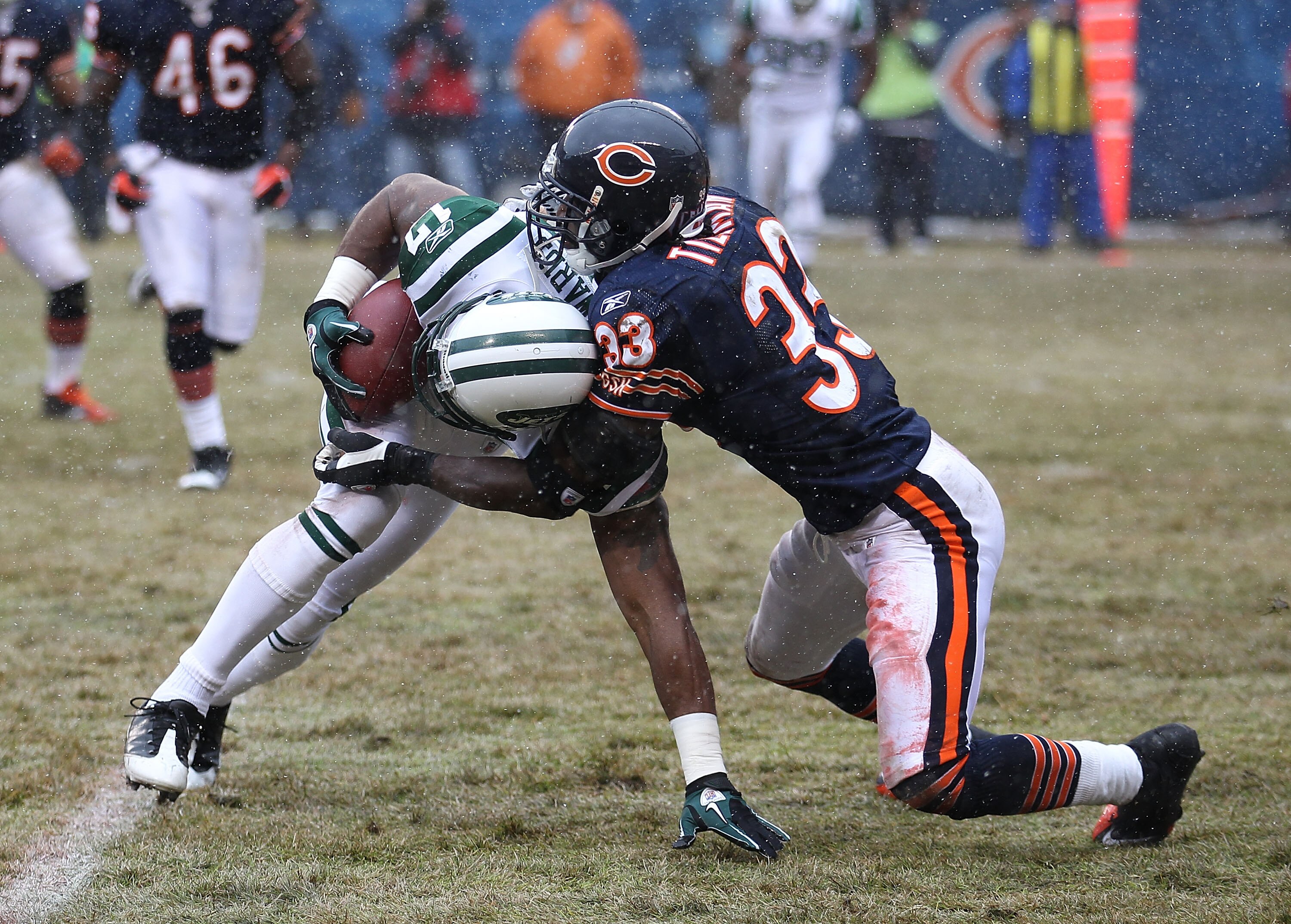 CHICAGO, IL - DECEMBER 26: Charles Tillman #33 of the Chicago Bears tackles Braylon Edwards #17 of the New York Jets at Soldier Field on December 26, 2010 in Chicago, Illinois. (Photo by Jonathan Daniel/Getty Images)