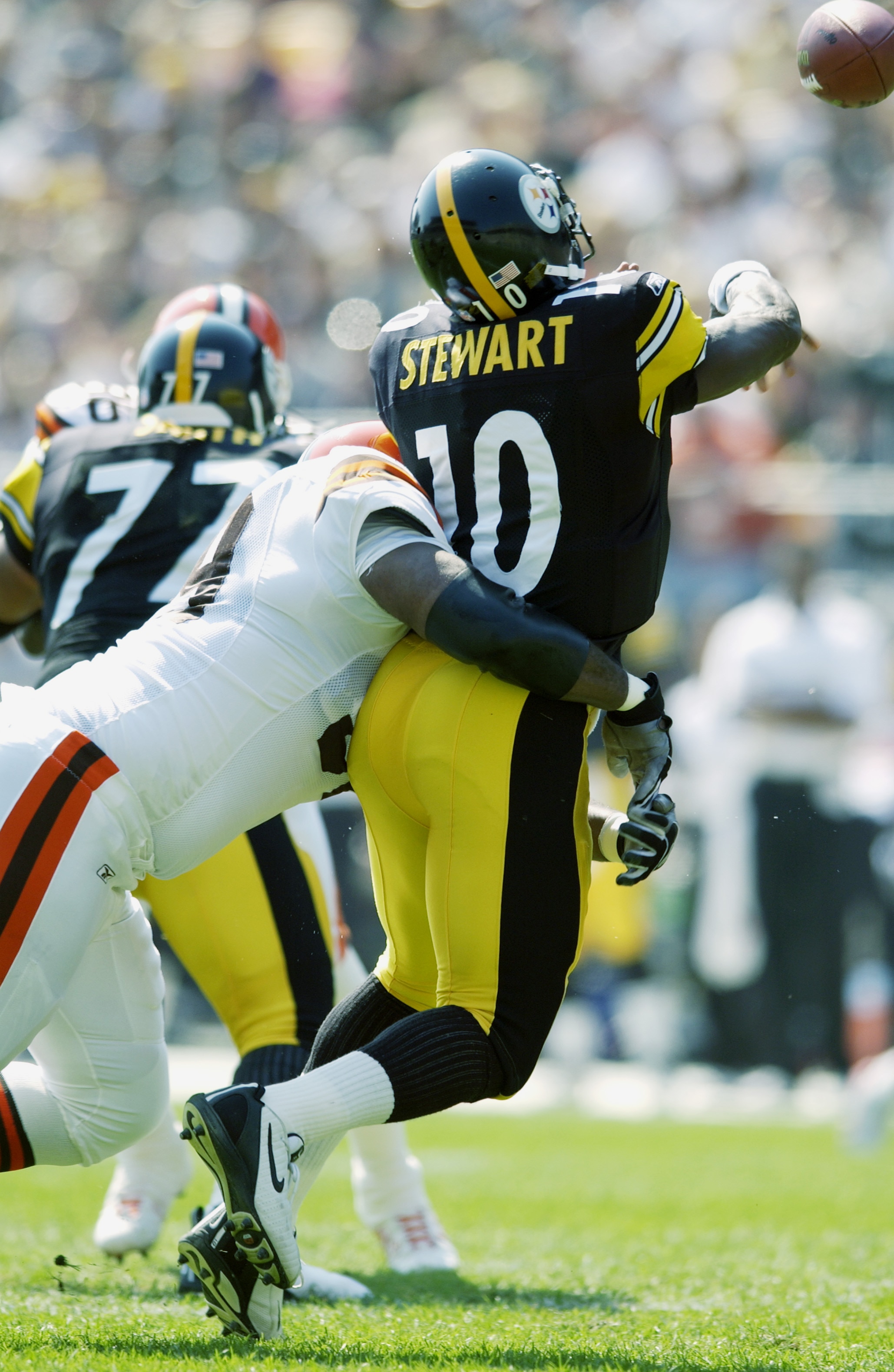 PITTSBURGH - SEPTEMBER 29:  Quarterback Kordell Stewart #10 of the Pittsburgh Steelers passes the ball during the game on September 29, 2002 against the Cleveland Browns at Heinz Field in Pittsburgh, Pennsylvania. The Steelers kicked an overtime field goa