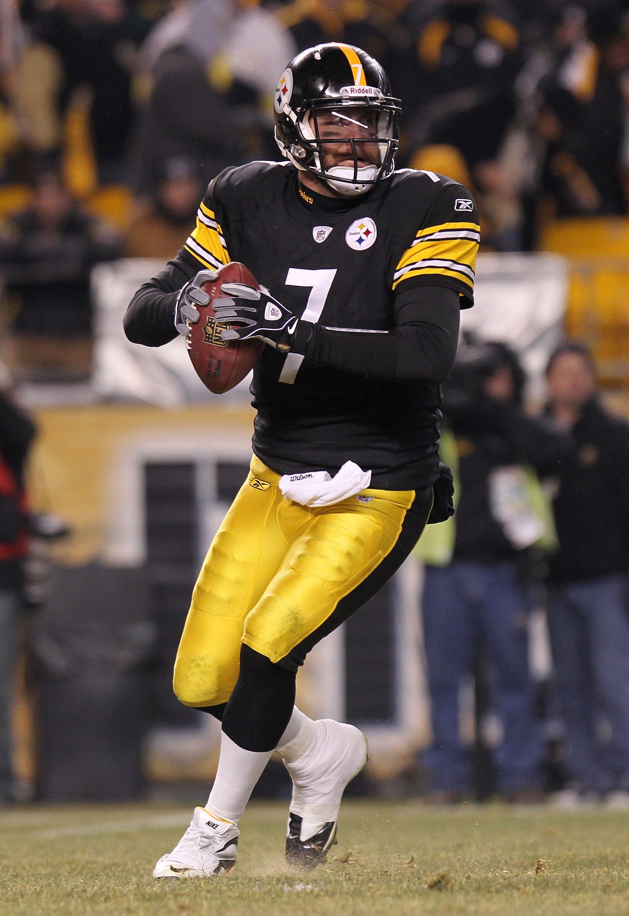 PITTSBURGH, PA - JANUARY 15:  Quarterback Ben Roethlisberger #7 of the Pittsburgh Steelers drops back to pass against the Baltimore Ravens in the AFC Divisional Playoff Game at Heinz Field on January 15, 2011 in Pittsburgh, Pennsylvania.  (Photo by Nick L