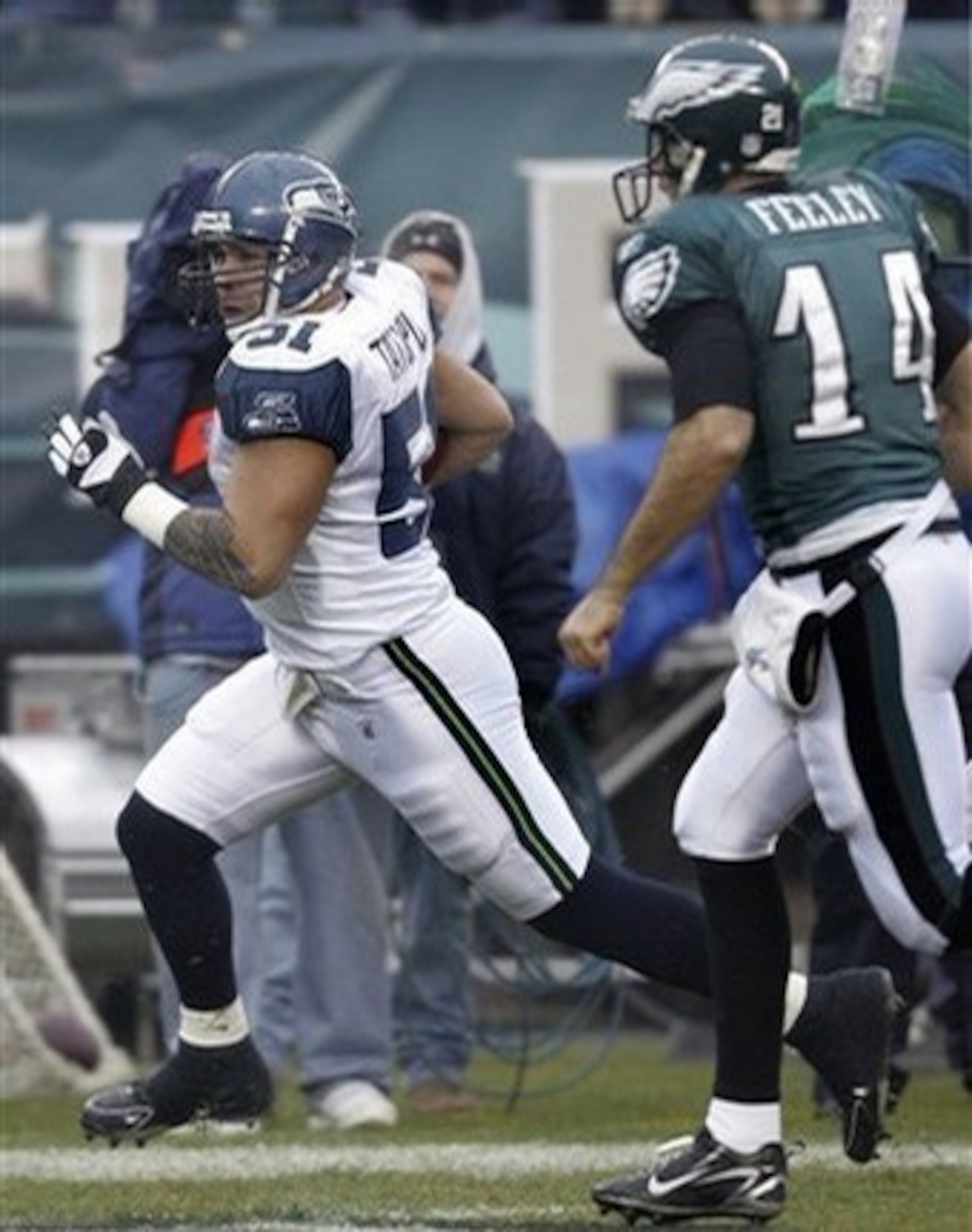 Lofa Tatupu owes A.J. Feeley for getting him to the Pro Bowl that season.