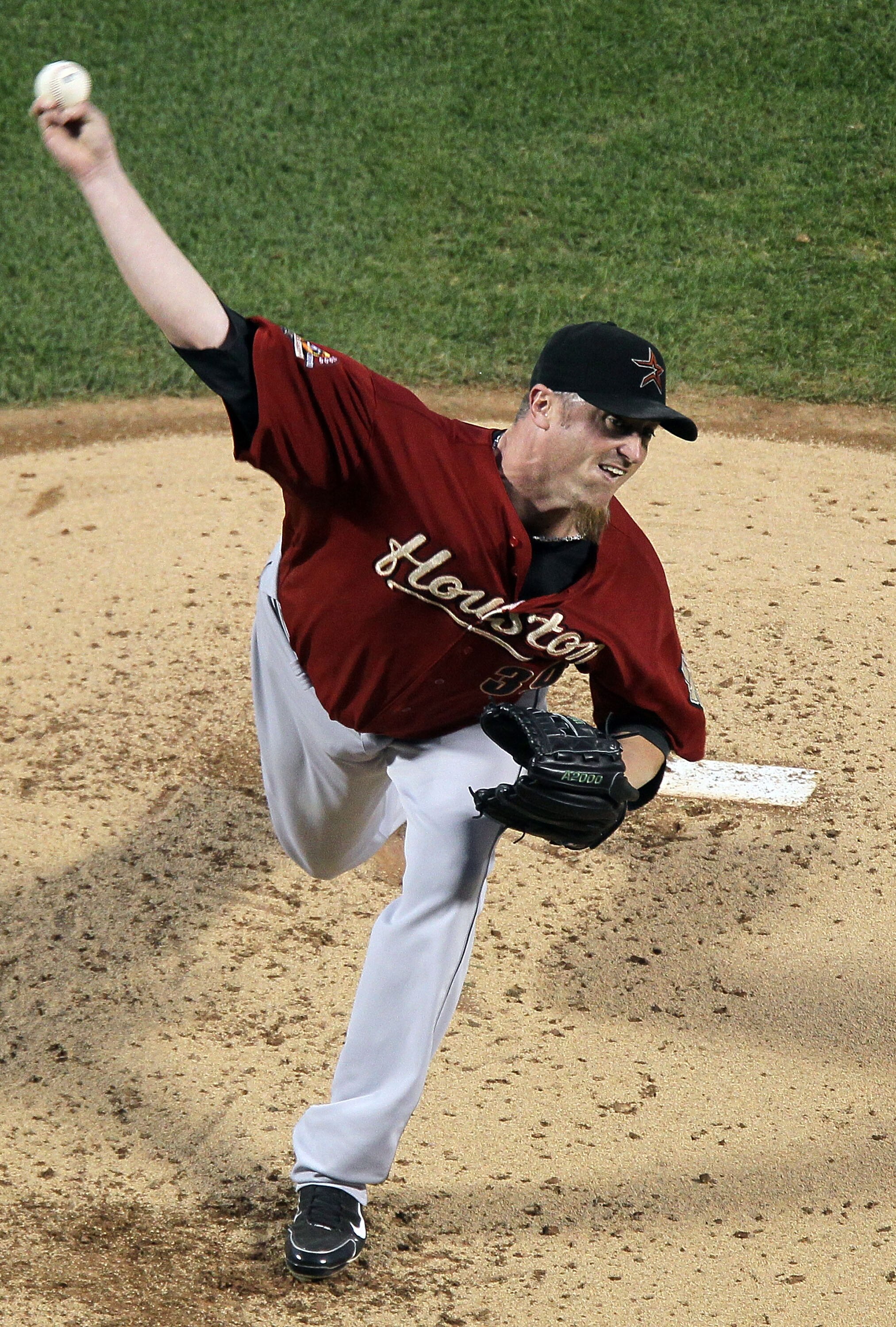 NEW YORK - AUGUST 28:  Brett Myers #39 of the Houston Astros delivers a pitch against the New York Mets on August 28, 2010 at Citi Field in the Flushing neighborhood of the Queens borough of New York City.  (Photo by Jim McIsaac/Getty Images)