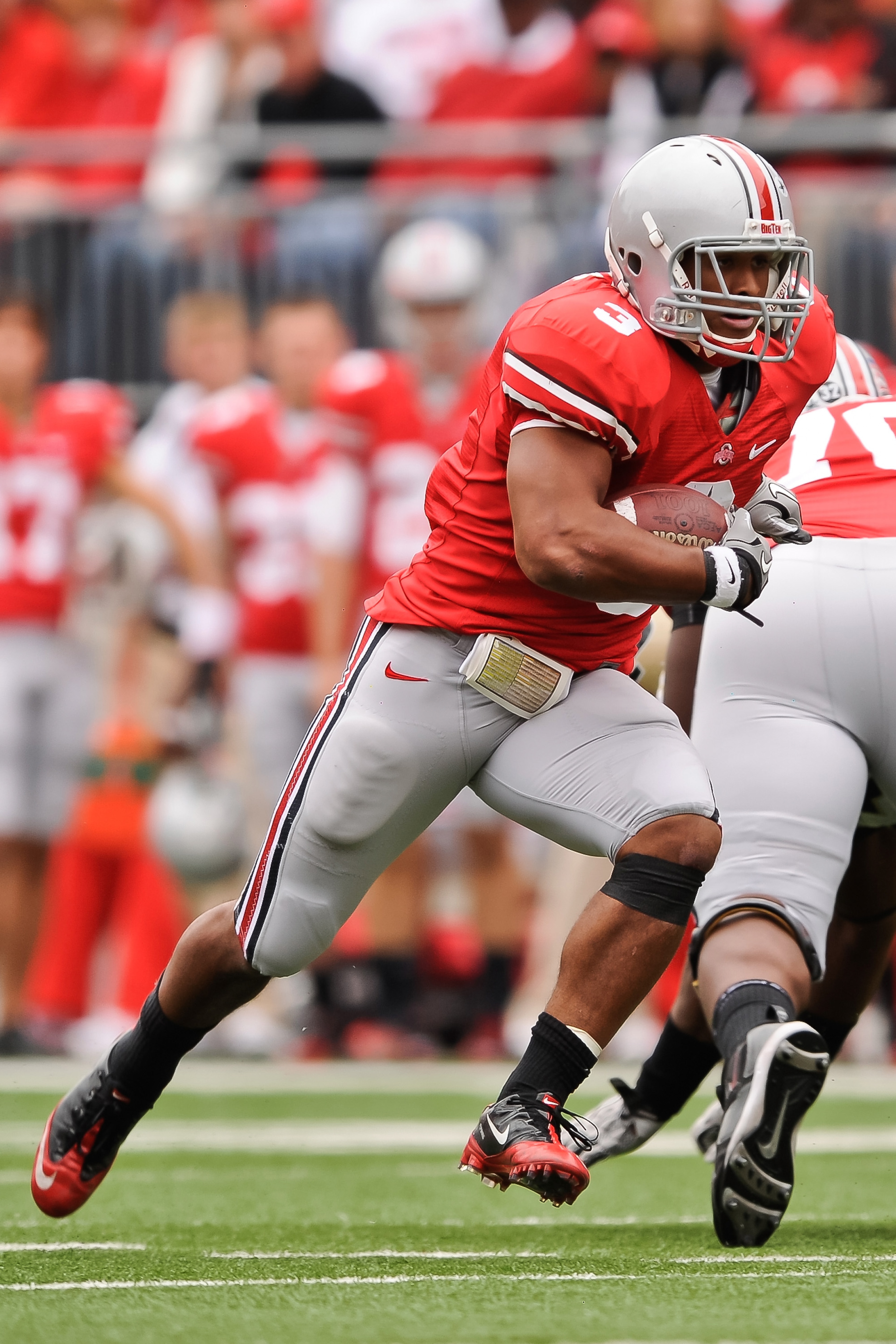 COLUMBUS, OH - OCTOBER 23:  Brandon Saine #3 of the Ohio State Buckeyes runs with the ball against the Purdue Boilermakers at Ohio Stadium on October 23, 2010 in Columbus, Ohio.  (Photo by Jamie Sabau/Getty Images)