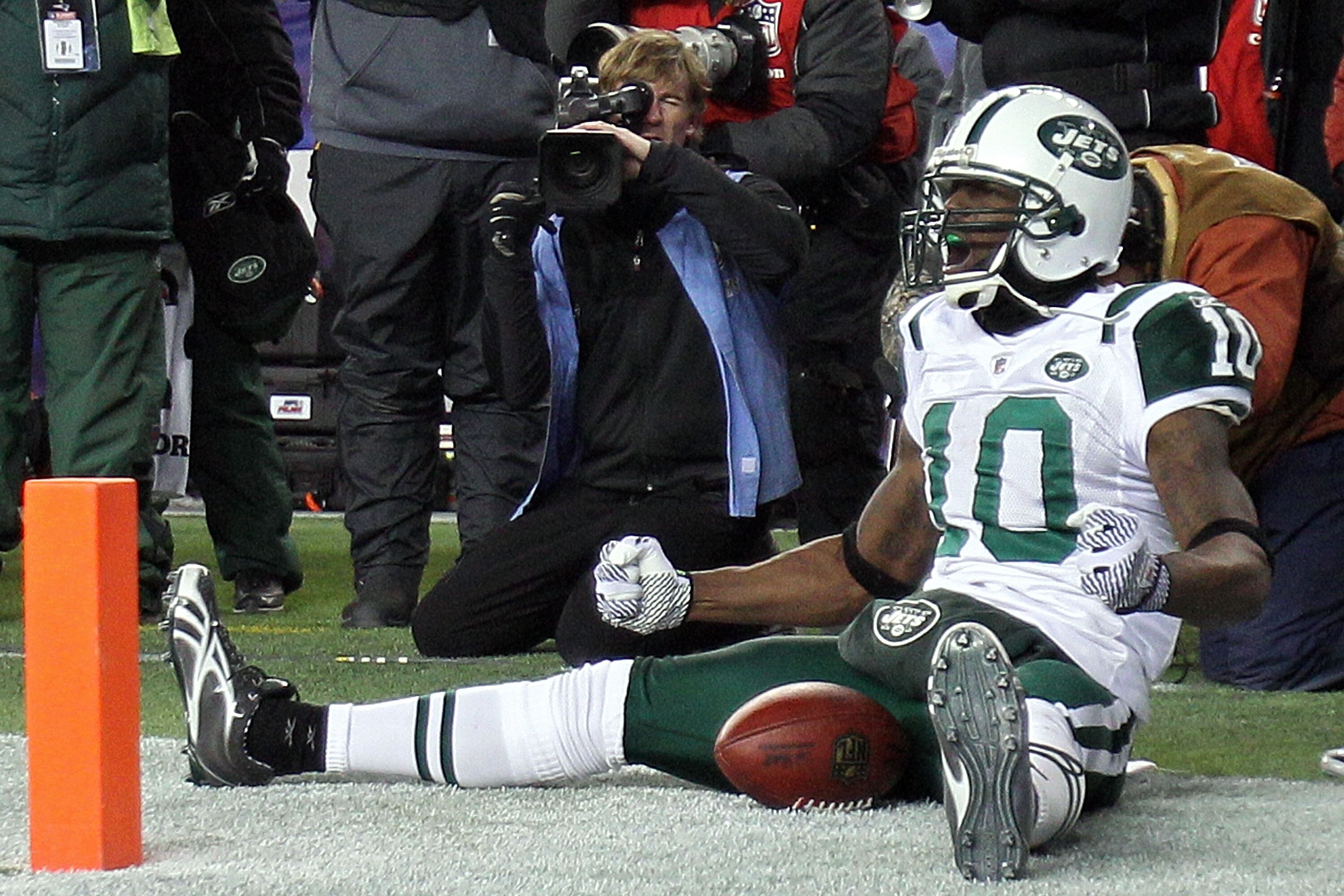 FOXBORO, MA - JANUARY 16:  Santonio Holmes #10 of the New York Jets celebrates his fourth quarter touchdown against the New England Patriots during their 2011 AFC divisional playoff game at Gillette Stadium on January 16, 2011 in Foxboro, Massachusetts.  