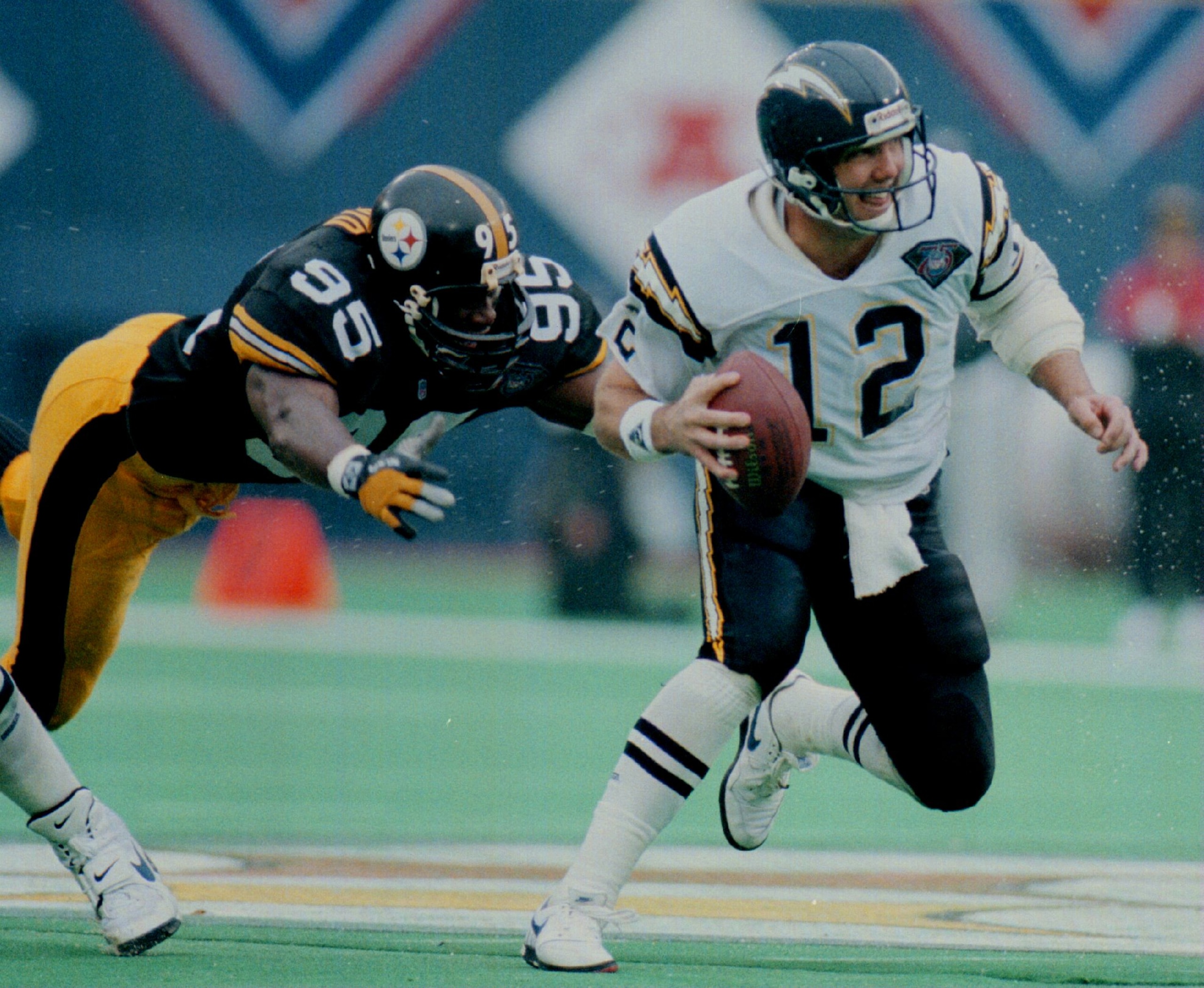 15 JAN 1994:  PITTSBURGH STEELERS LINEBACKER GREG LLOYD #95 CANNOT MANAGE TO CATCH UP TO SAN DIEGO CHARGERS QUARTERBACK STAN HUMPHRIES DURING FIRST HALF ACTION OF THE AFC DIVISIONAL CHAMPIONSHIP AT THREE RIVERS STADIUM IN PITTSBURGH, PENNSYLVANIA.  THE C