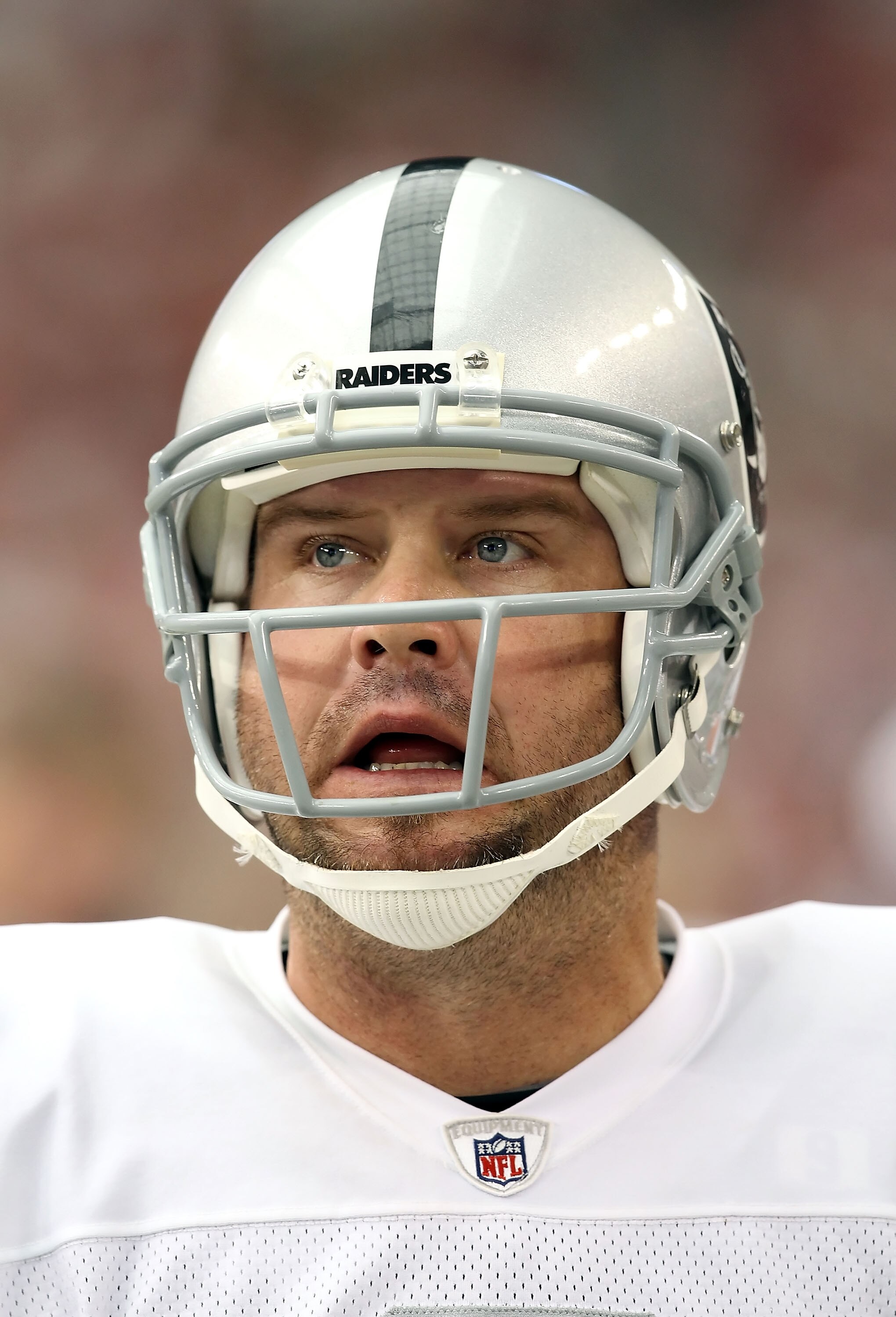 GLENDALE, AZ - SEPTEMBER 26:  Punter Shane Lechler #9 of the Oakland Raiders during the NFL game against the Arizona Cardinals at the University of Phoenix Stadium on September 26, 2010 in Glendale, Arizona.  The Cardinals defeated the Raiders 24-23.  (Ph