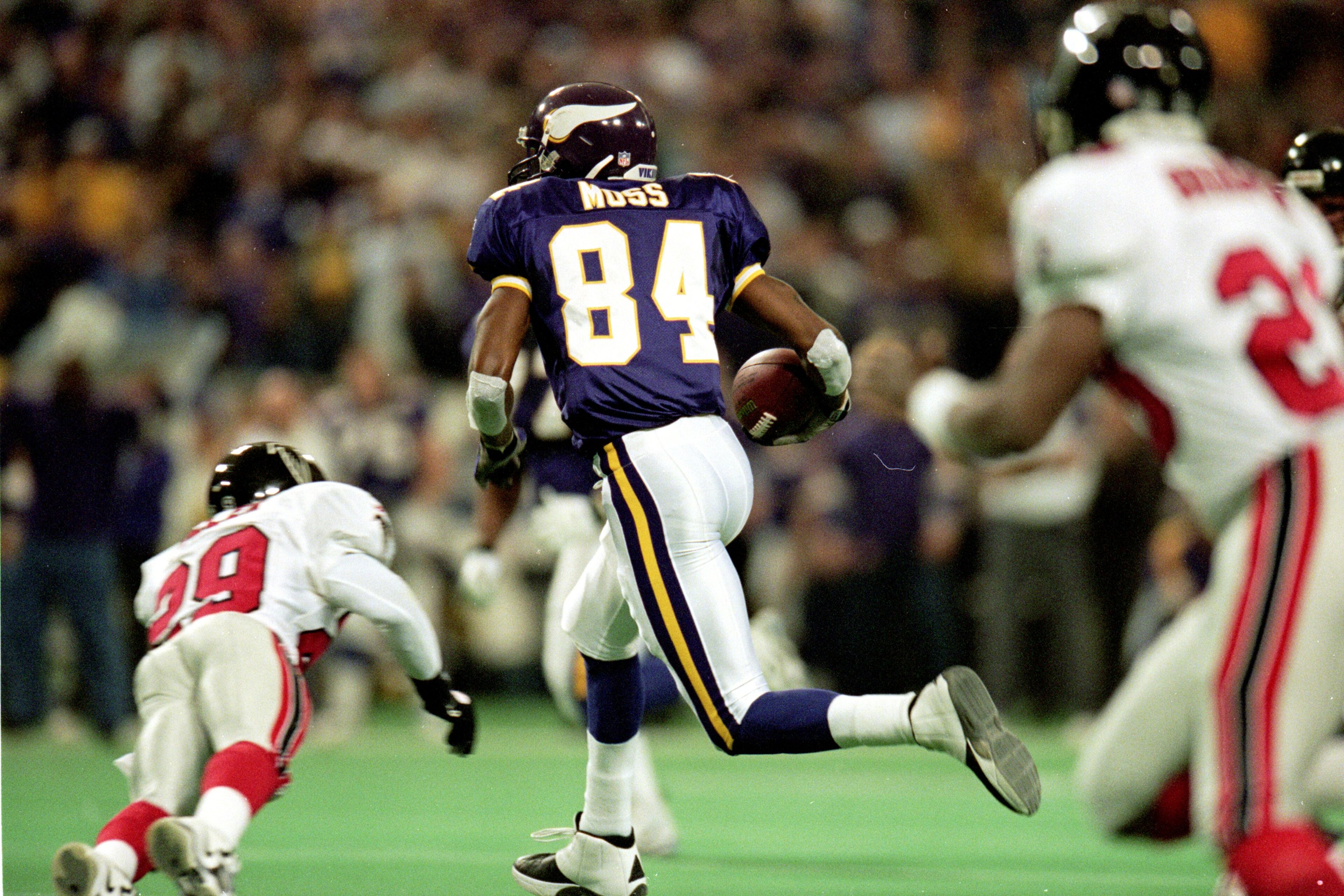 17 Jan 1999:  Randy Moss #84 of the Minnesota Vikings in action during the NFC Championship Game against the Atlanta Falcons at the HHH Metrodome in Minneapolis, Minnesota. The Falcons defeated the Vikings 30-27. Mandatory Credit: Jonathan Daniel  /Allspo
