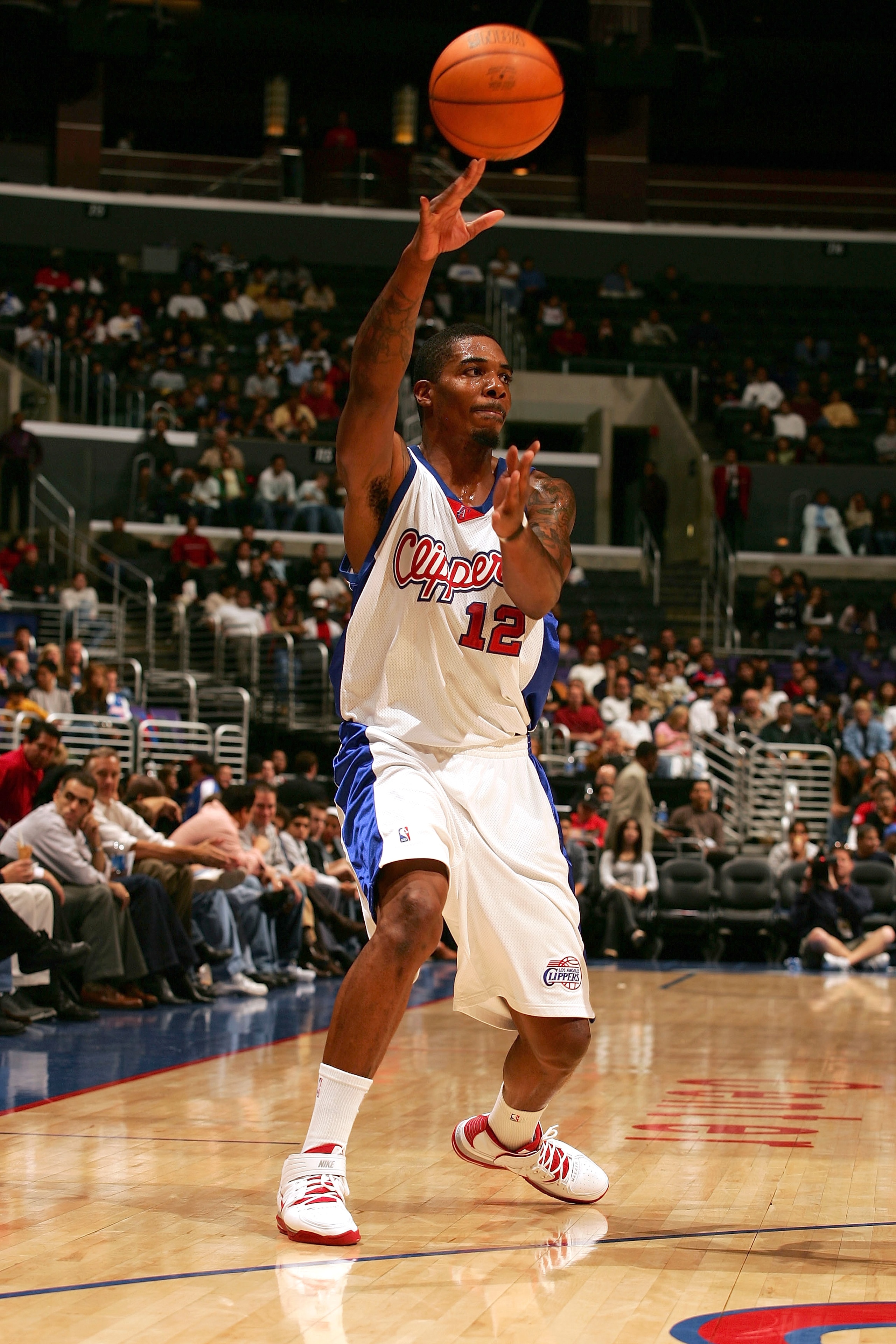 LOS ANGELES - OCTOBER 27: Rodney White #12 of the Los Angeles Clippers looks to pass against the Seattle SuperSonics during the NBA preseason game on October 27, 2005 at Staples Center in Los Angeles, California. NOTE TO USER: User expressly acknowledg LOS ANGELES - OCTOBER 27: Rodney White #12 of the Los Angeles Clippers looks to pass against the Seattle SuperSonics during the NBA preseason game on October 27, 2005 at Staples Center in Los Angeles, California. NOTE TO USER: User expressly acknowledg