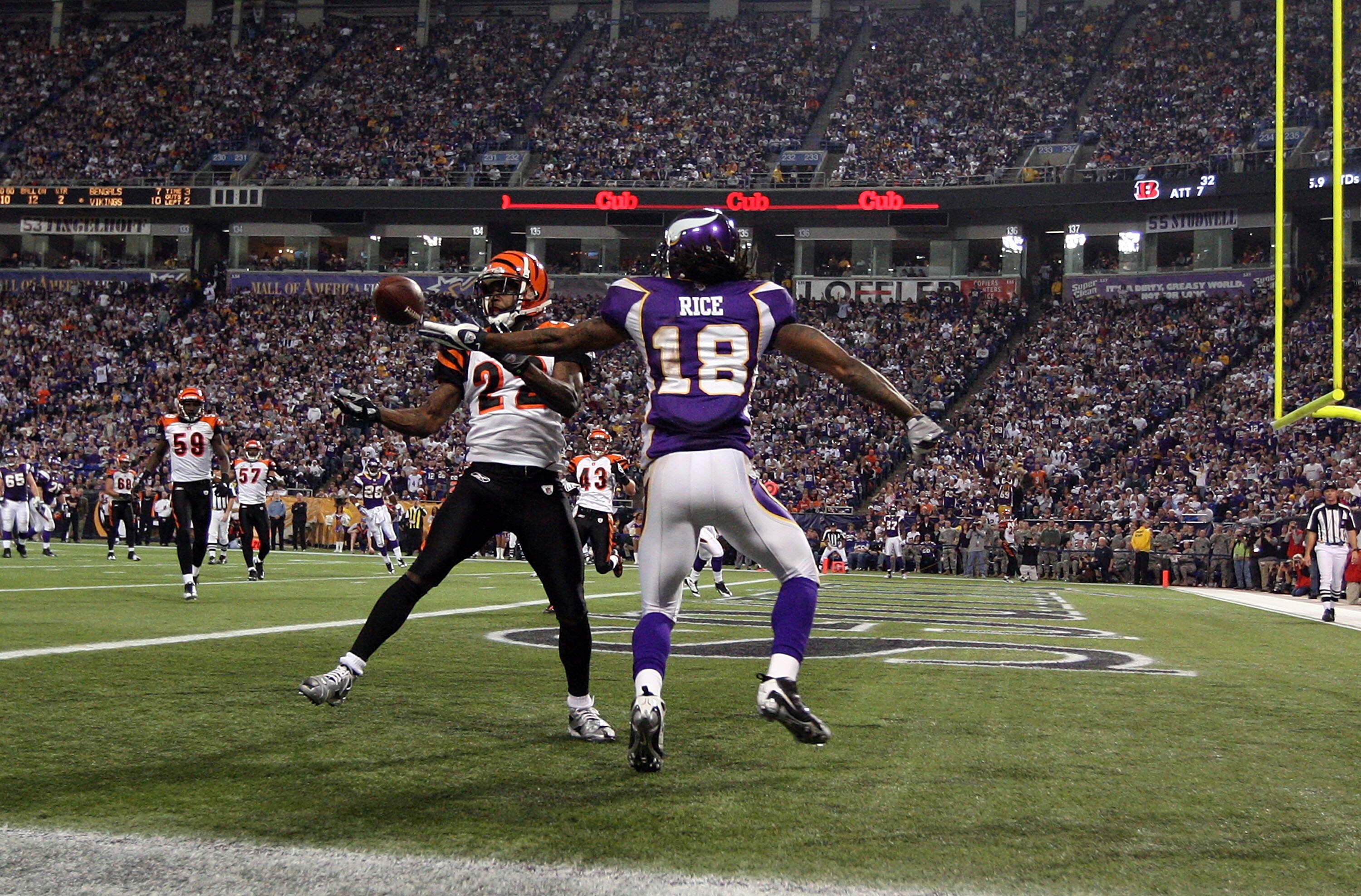 MINNEAPOLIS, MN - DECEMBER 13:  Sidney Rice #18 of the Minnesota Vikings can not hold onto a pass in the endzone as he is defended by Johnathan Joseph #22 of the Cincinnati Bengals on December 13, 2009 at Hubert H. Humphrey Metrodome in Minneapolis, Minne
