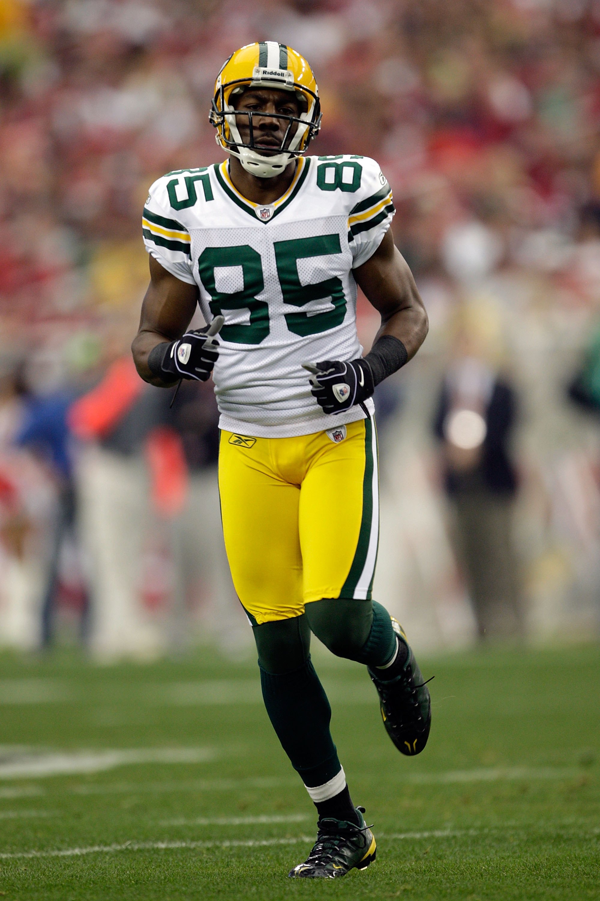 GLENDALE, AZ - JANUARY 03:  Greg Jennings #85 of the Green Bay Packers runs on the field against the Arizona Cardinals at University of Phoenix Stadium on January 3, 2010 in Glendale, Arizona.  (Photo by Jamie Squire/Getty Images)