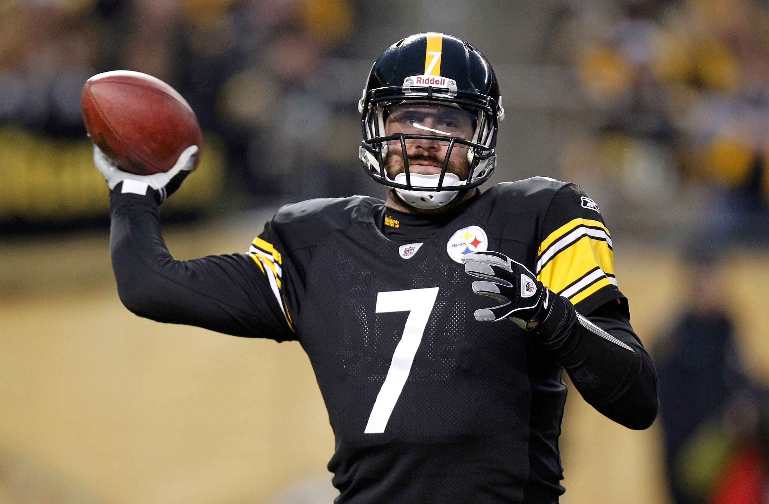 PITTSBURGH, PA - JANUARY 15:  Quarterback Ben Roethlisberger #7 of the Pittsburgh Steelers throws a pass against the Baltimore Ravens in the AFC Divisional Playoff Game at Heinz Field on January 15, 2011 in Pittsburgh, Pennsylvania.  (Photo by Gregory Sha