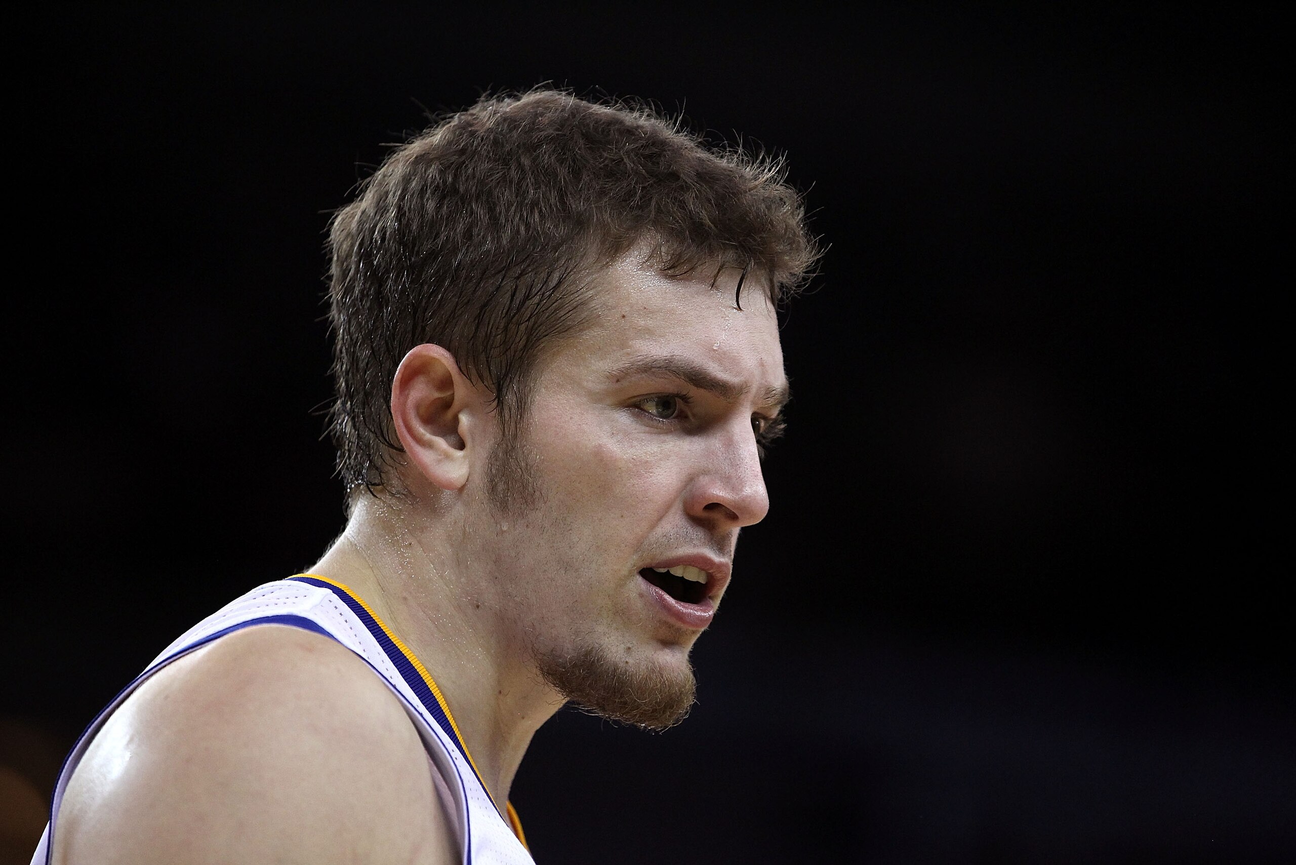 OAKLAND, CA - DECEMBER 20: David Lee #10 of the Golden State Warriors in action against the Houston Rockets at Oracle Arena on December 20, 2010 in Oakland, California. NOTE TO USER: User expressly acknowledges and agrees that, by downloading and or usin OAKLAND, CA - DECEMBER 20: David Lee #10 of the Golden State Warriors in action against the Houston Rockets at Oracle Arena on December 20, 2010 in Oakland, California. NOTE TO USER: User expressly acknowledges and agrees that, by downloading and or usin