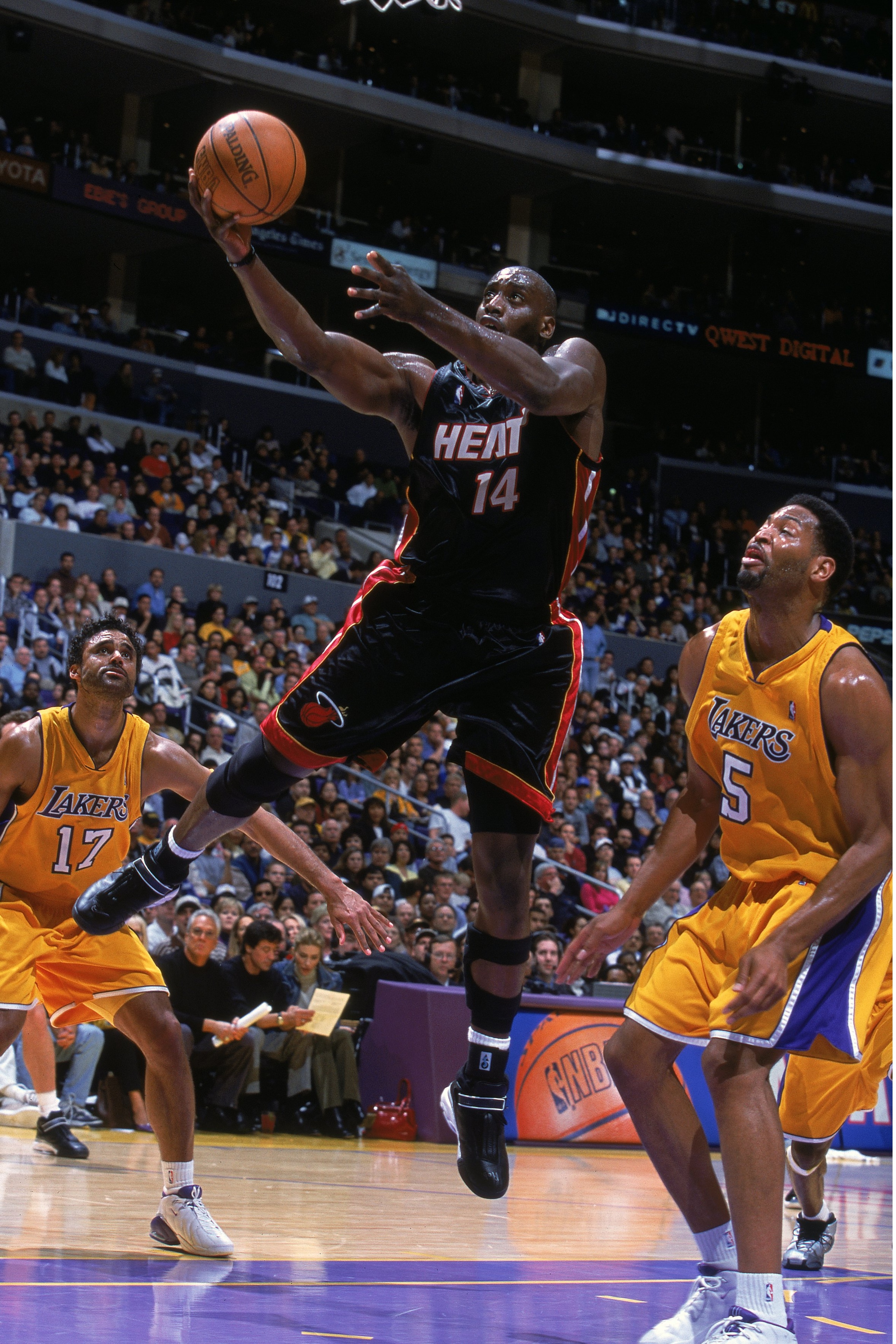 21 Jan 2001:  Anthony Mason #14 of the Miami Heat jumps for a lay up during the game against the Los Angeles Lakers at the STAPLES Center in Los Angeles, California. The Heat defeated the Lakers 103-92.    NOTE TO USER: It is expressly understood that the