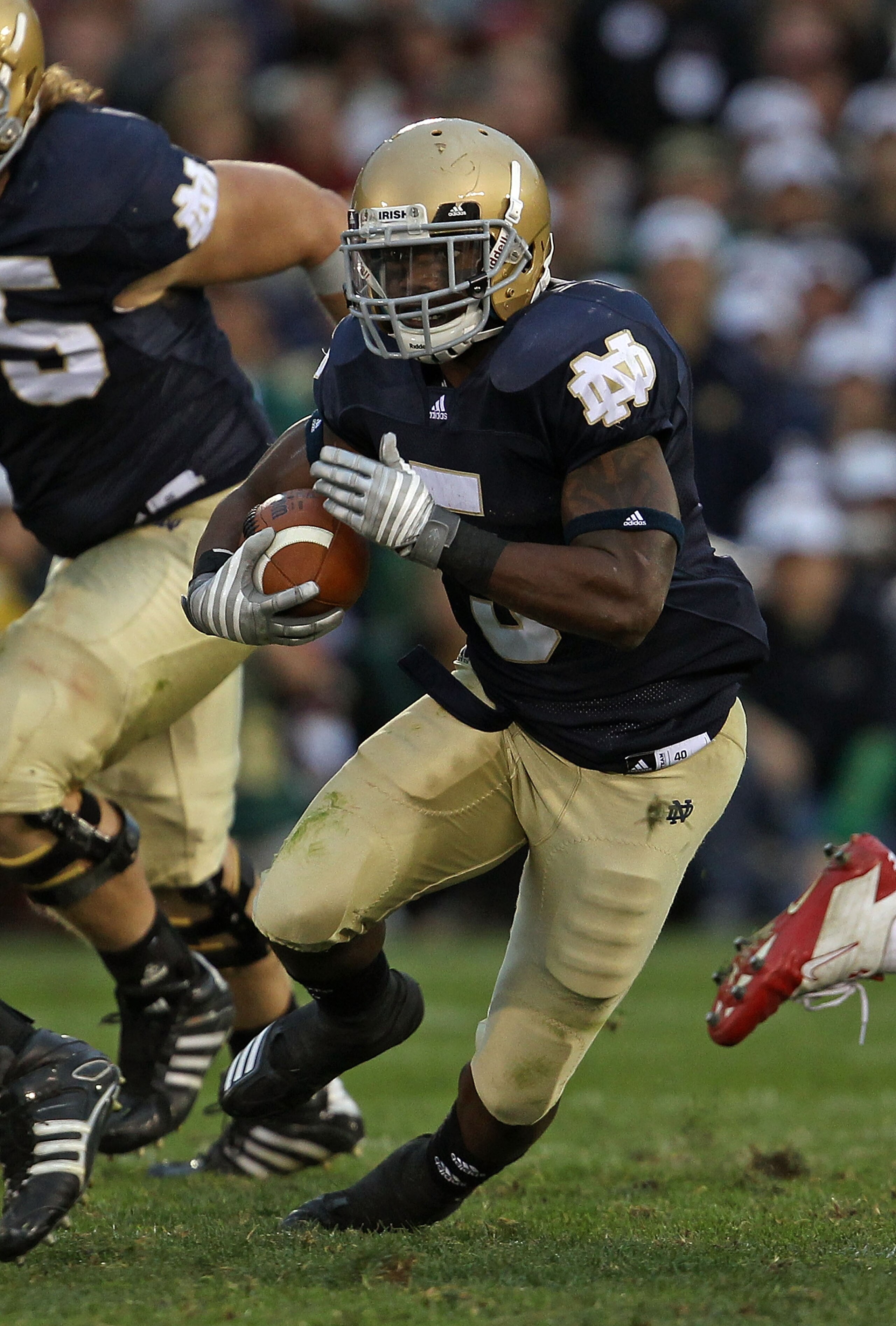SOUTH BEND, IN - SEPTEMBER 25: Armando Allen Jr. #5 of the Notre Dame Fighting Irish runs against the Stanford Cardinal at Notre Dame Stadium on September 25, 2010 in South Bend, Indiana. Stanford defeated Notre Dame 37-14. (Photo by Jonathan Daniel/Getty SOUTH BEND, IN - SEPTEMBER 25: Armando Allen Jr. #5 of the Notre Dame Fighting Irish runs against the Stanford Cardinal at Notre Dame Stadium on September 25, 2010 in South Bend, Indiana. Stanford defeated Notre Dame 37-14. (Photo by Jonathan Daniel/Getty