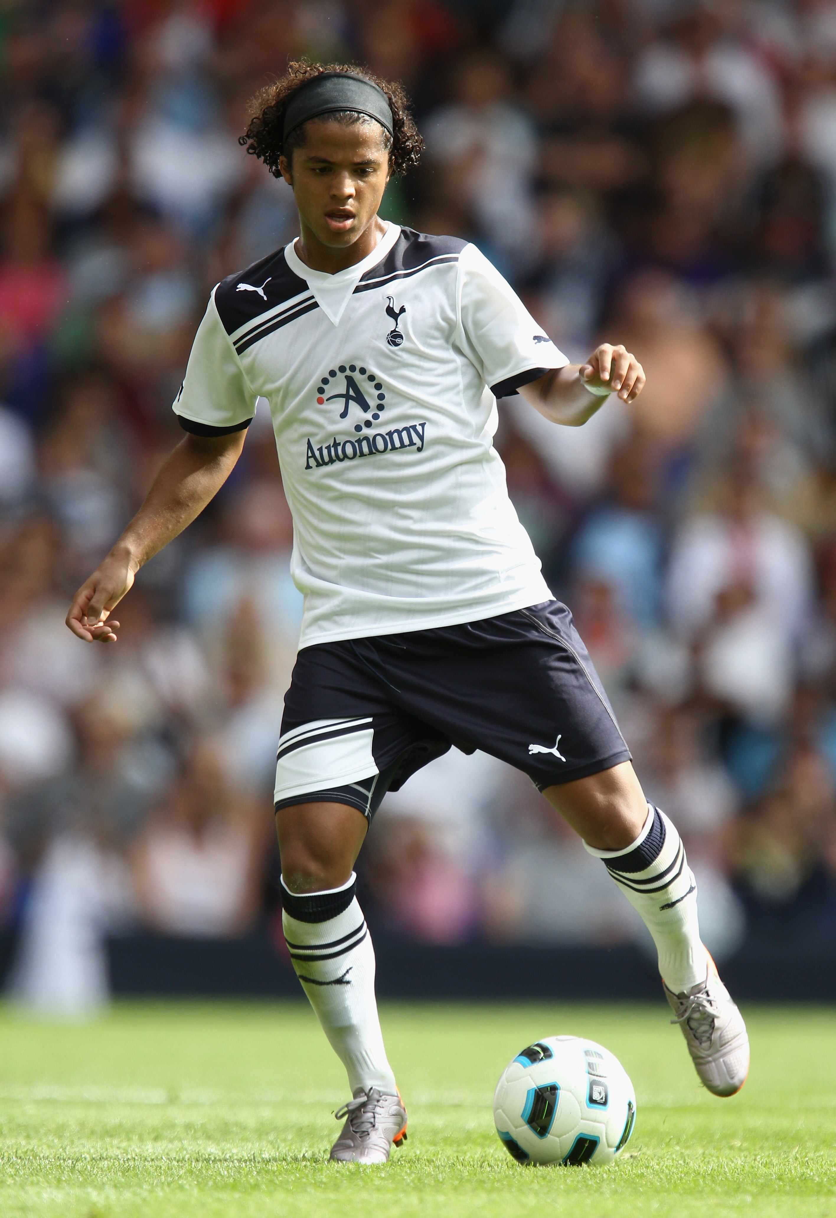 LONDON, ENGLAND - AUGUST 07:  Giovani Dos Santos of Tottenham Hotspur in action during the pre-season friendly match between Tottenham Hotspur and Fiorentina at White Hart Lane on August 7, 2010 in London, England.  (Photo by Paul Gilham/Getty Images)