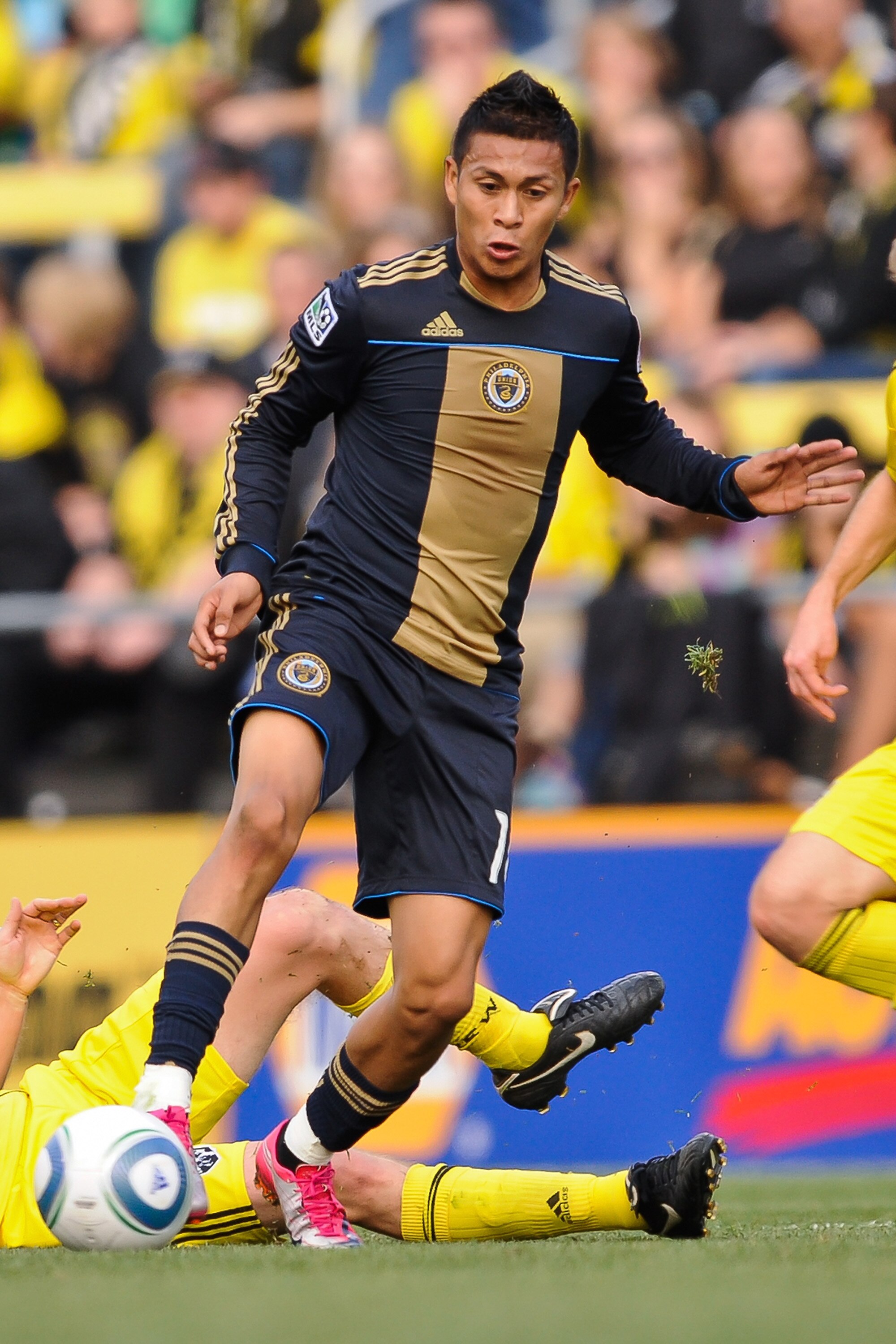 COLUMBUS, OH - OCTOBER 24:  Roger Torres #20 of the Philadelphia Union controls the ball against the Columbus Crew on October 24, 2010 at Crew Stadium in Columbus, Ohio.  (Photo by Jamie Sabau/Getty Images)