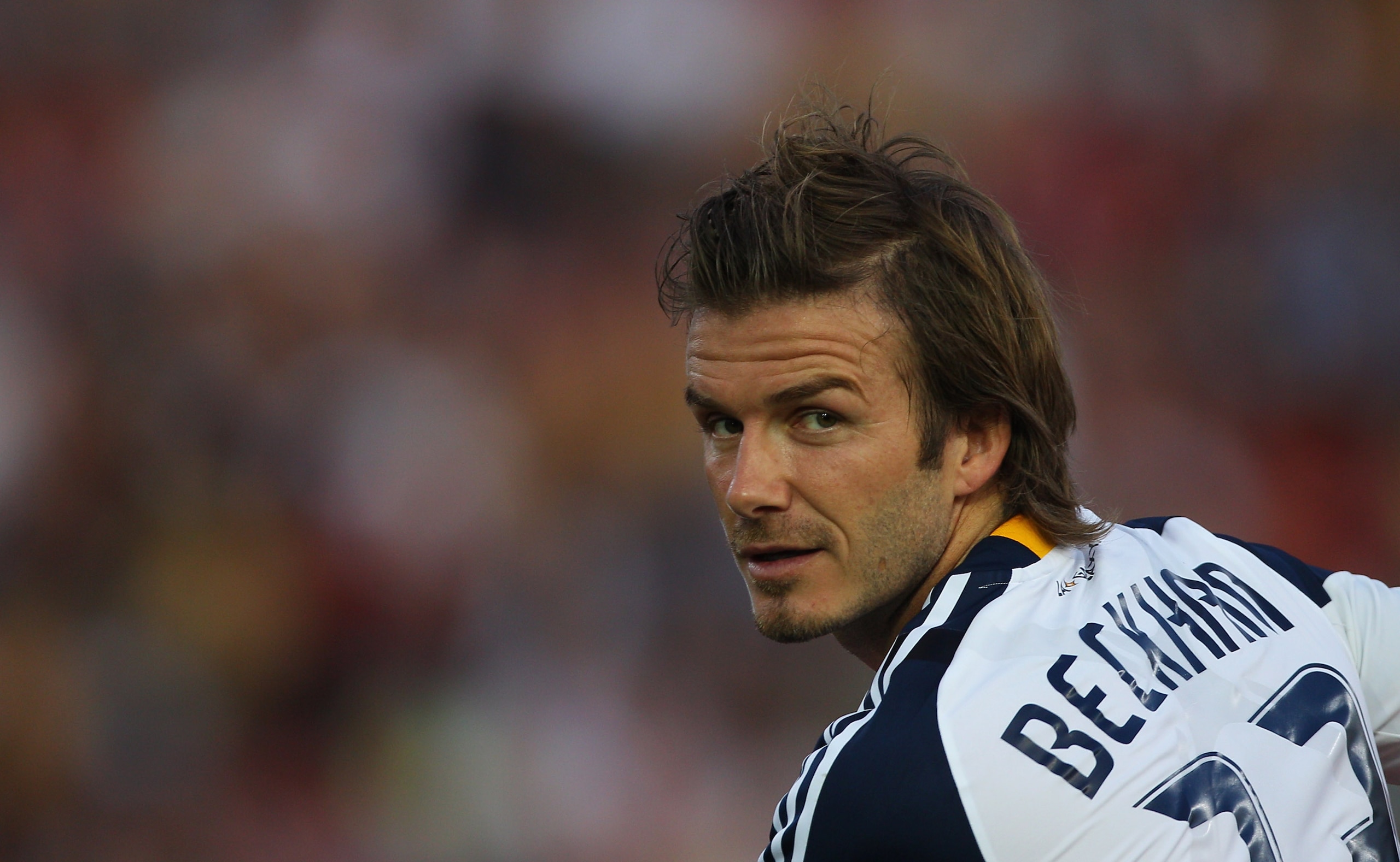 NEWCASTLE, AUSTRALIA - NOVEMBER 27: David Beckham of the Galaxy looks over his shoulder during the friendly match between the Newcastle Jets and the LA Galaxy at EnergyAustralia Stadium on November 27, 2010 in Newcastle, Australia. (Photo by Mark Kolbe/ NEWCASTLE, AUSTRALIA - NOVEMBER 27: David Beckham of the Galaxy looks over his shoulder during the friendly match between the Newcastle Jets and the LA Galaxy at EnergyAustralia Stadium on November 27, 2010 in Newcastle, Australia. (Photo by Mark Kolbe/