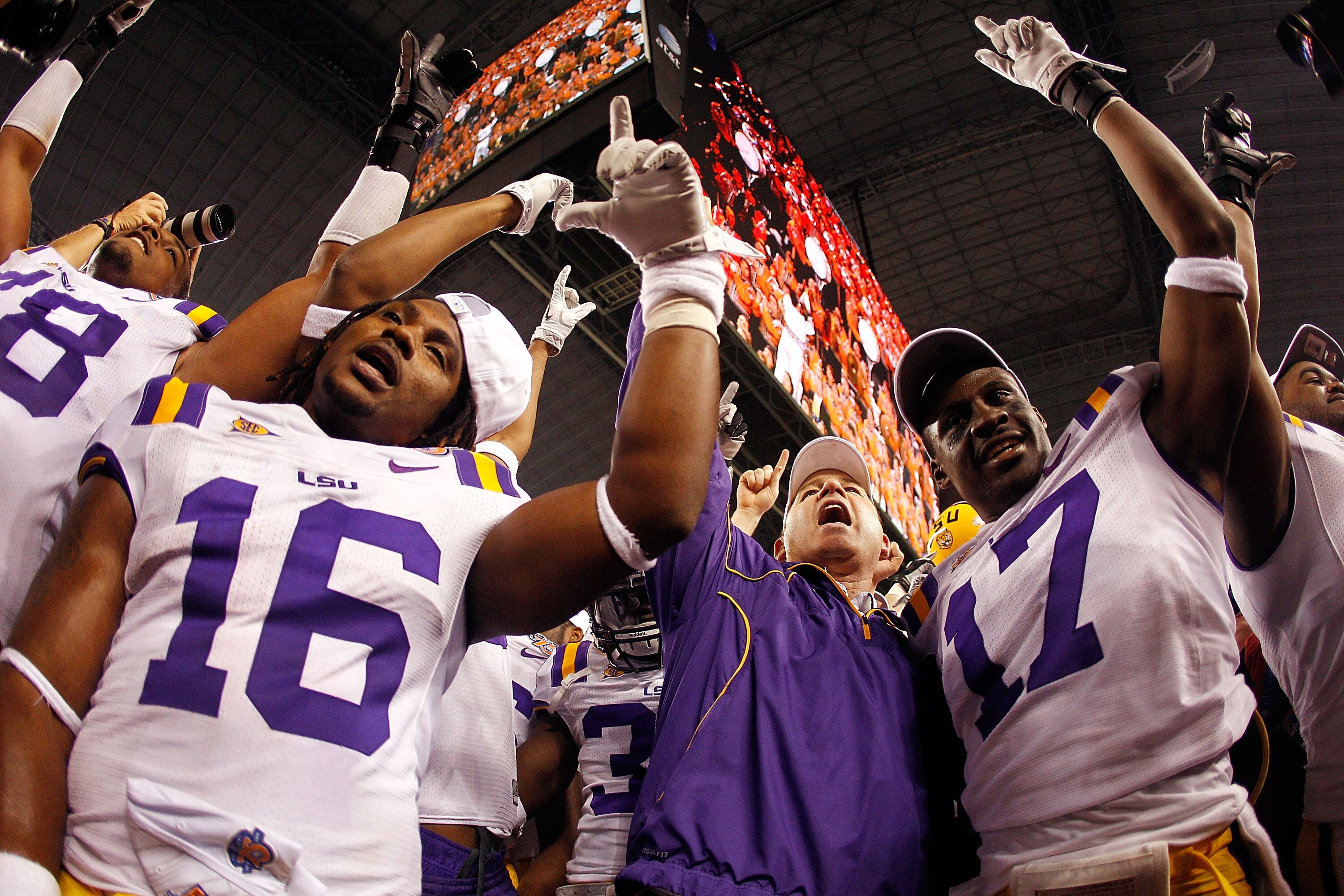 ARLINGTON, TX - JANUARY 07:  Head coach Les Miles of the Louisiana State University Tigers celebrates after defeating the Texas A&M Aggies 41-24 during the AT&T Cotton Bowl at Cowboys Stadium on January 7, 2011 in Arlington, Texas.  (Photo by Chris Grayth