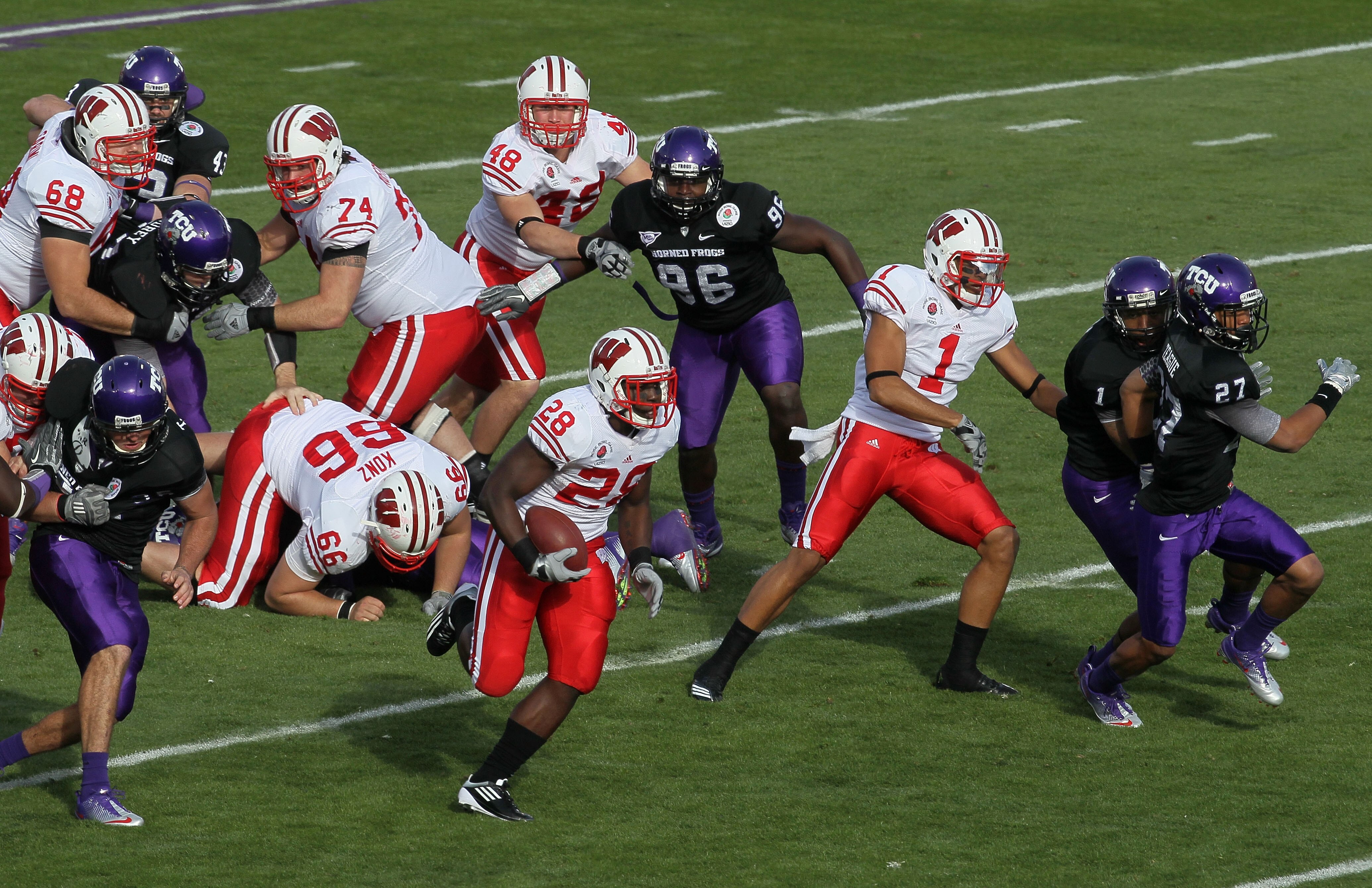 PASADENA, CA - JANUARY 01:  Running back Montee Ball #28 of the Wisconsin Badgers rushes with the ball against the TCU Horned Frogs during the 97th Rose Bowl game on January 1, 2011 in Pasadena, California.  (Photo by Stephen Dunn/Getty Images)