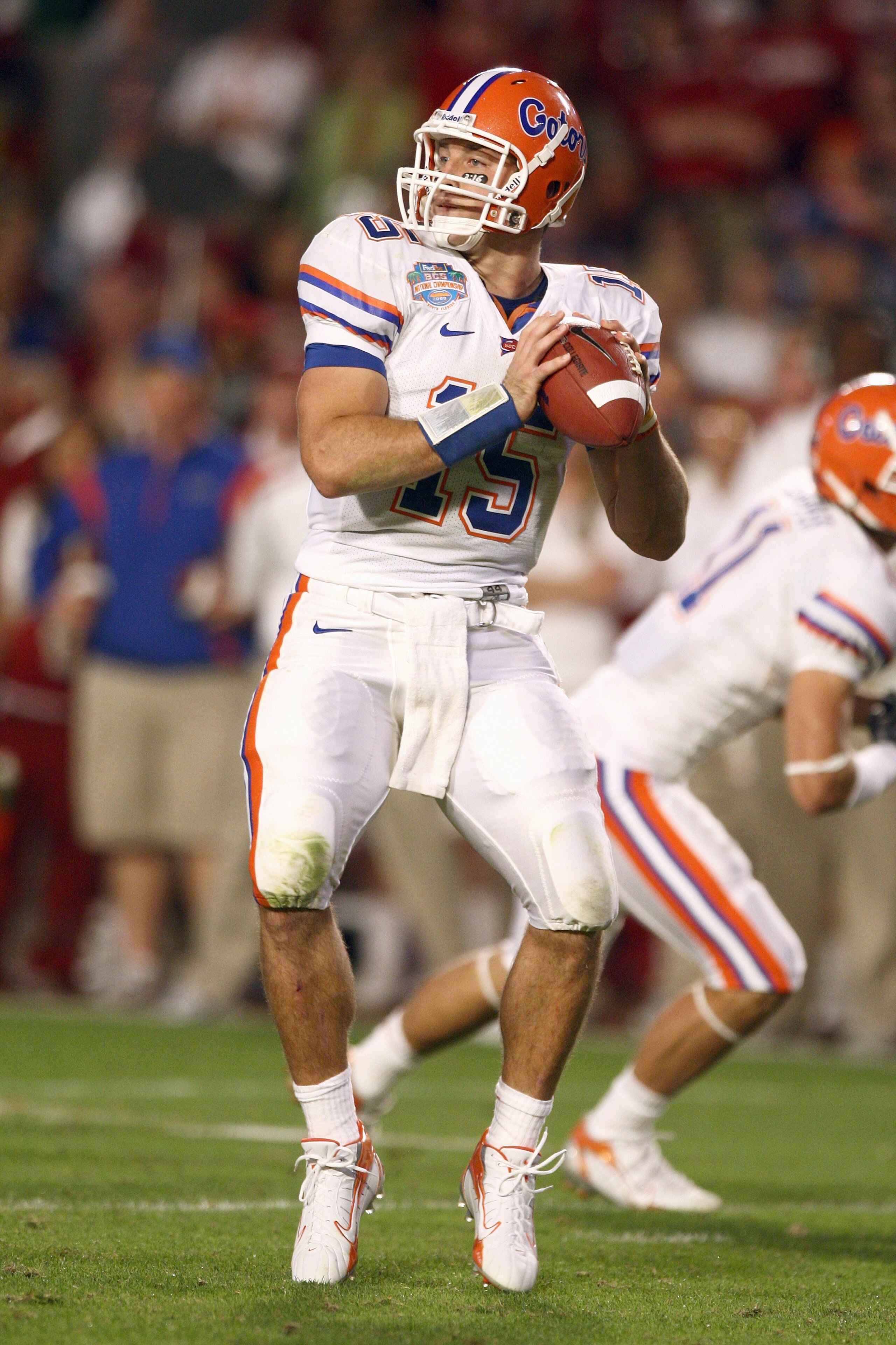 MIAMI - JANUARY 08:  Tim Tebow #15 of the Florida Gators looks to pass the ball during the FedEx BCS National Championship Game against the Oklahoma Sooners at Dolphin Stadium on January 8, 2009 in Miami, Florida.  (Photo by Donald Miralle/Getty Images)