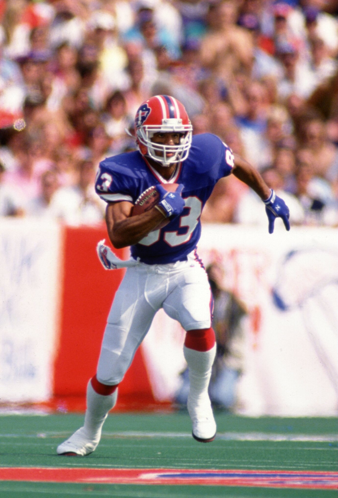 8 Sep 1991:  Wide Receiver Andre Reed carries the football after making a catch during the Bills 52-34 win over the Pittsburgh Steelers at Rich Stadium in Orchard Park, New York. Mandatory Credit: Rick Stewart/ALLSPORT