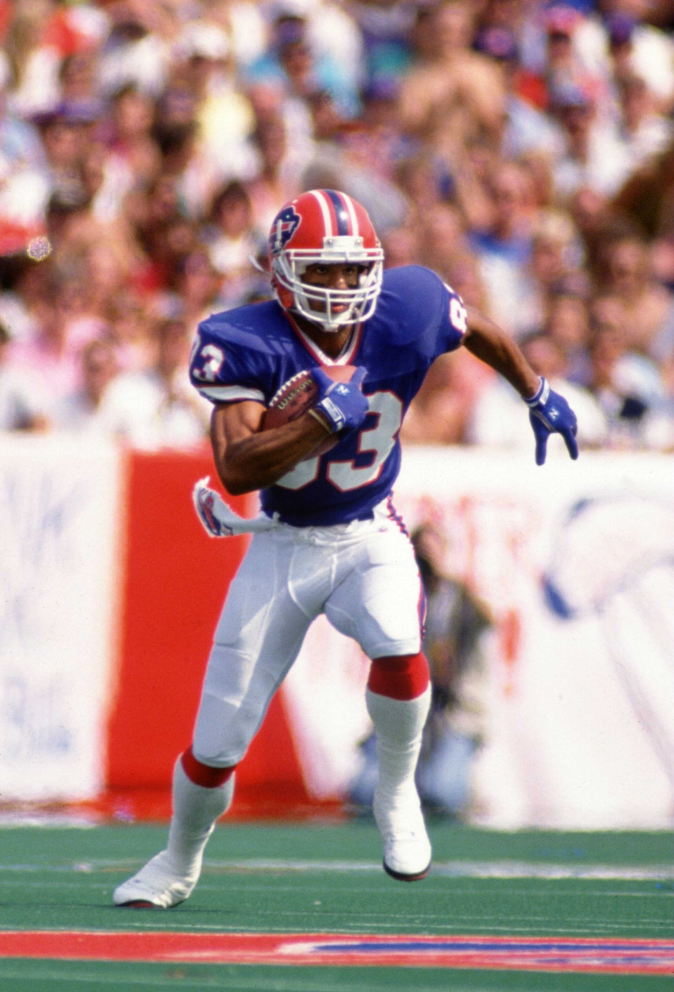 8 Sep 1991:  Wide Receiver Andre Reed carries the football after making a catch during the Bills 52-34 win over the Pittsburgh Steelers at Rich Stadium in Orchard Park, New York. Mandatory Credit: Rick Stewart/ALLSPORT
