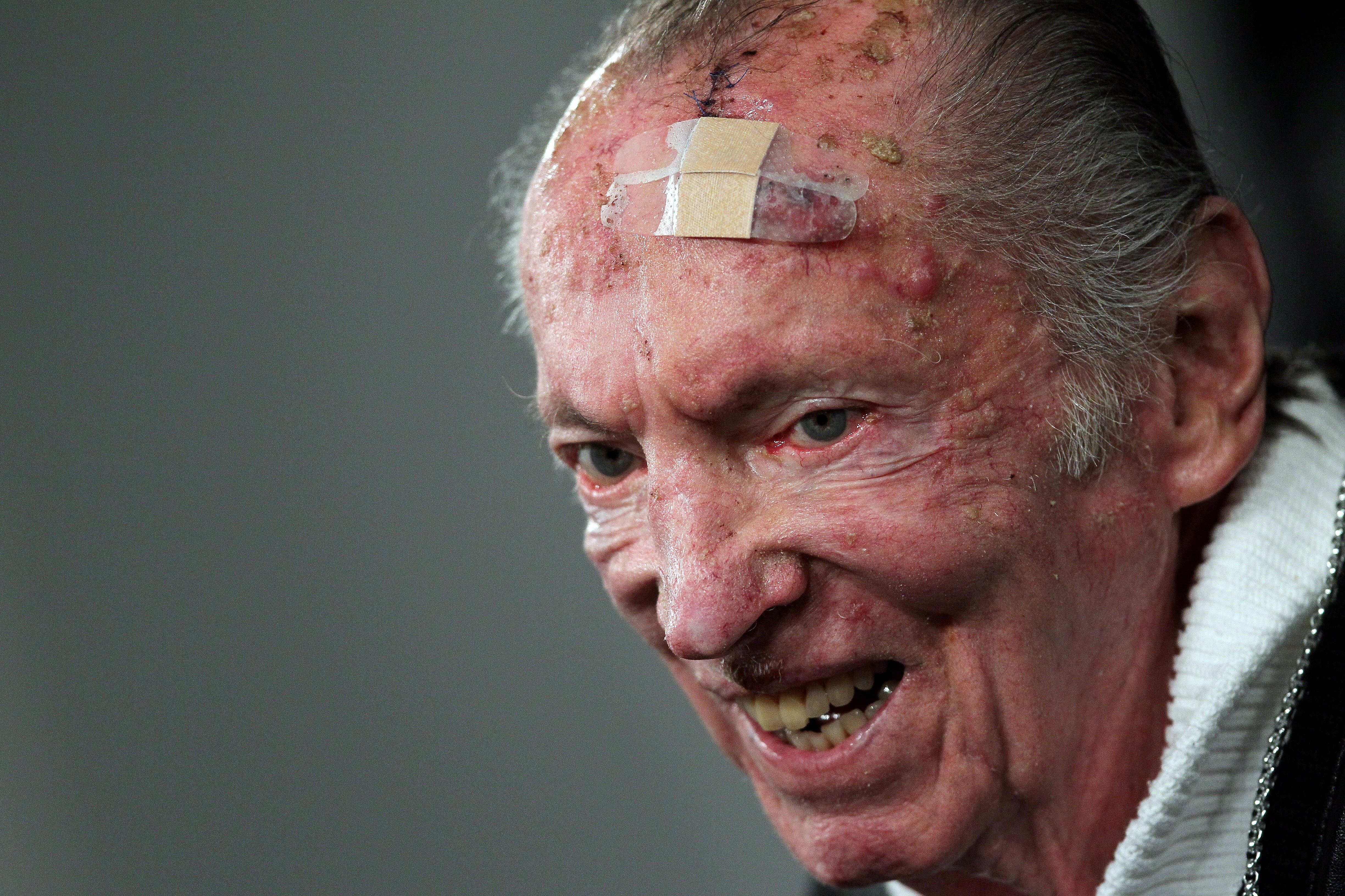 ALAMEDA, CA - JANUARY 18:  Oakland Raiders owner Al Davis speaks during a press conference on January 18, 2011 in Alameda, California. Hue Jackson was introduced as the new coach of the Oakland Raiders, replacing the fired Tom Cable.  (Photo by Justin Sul