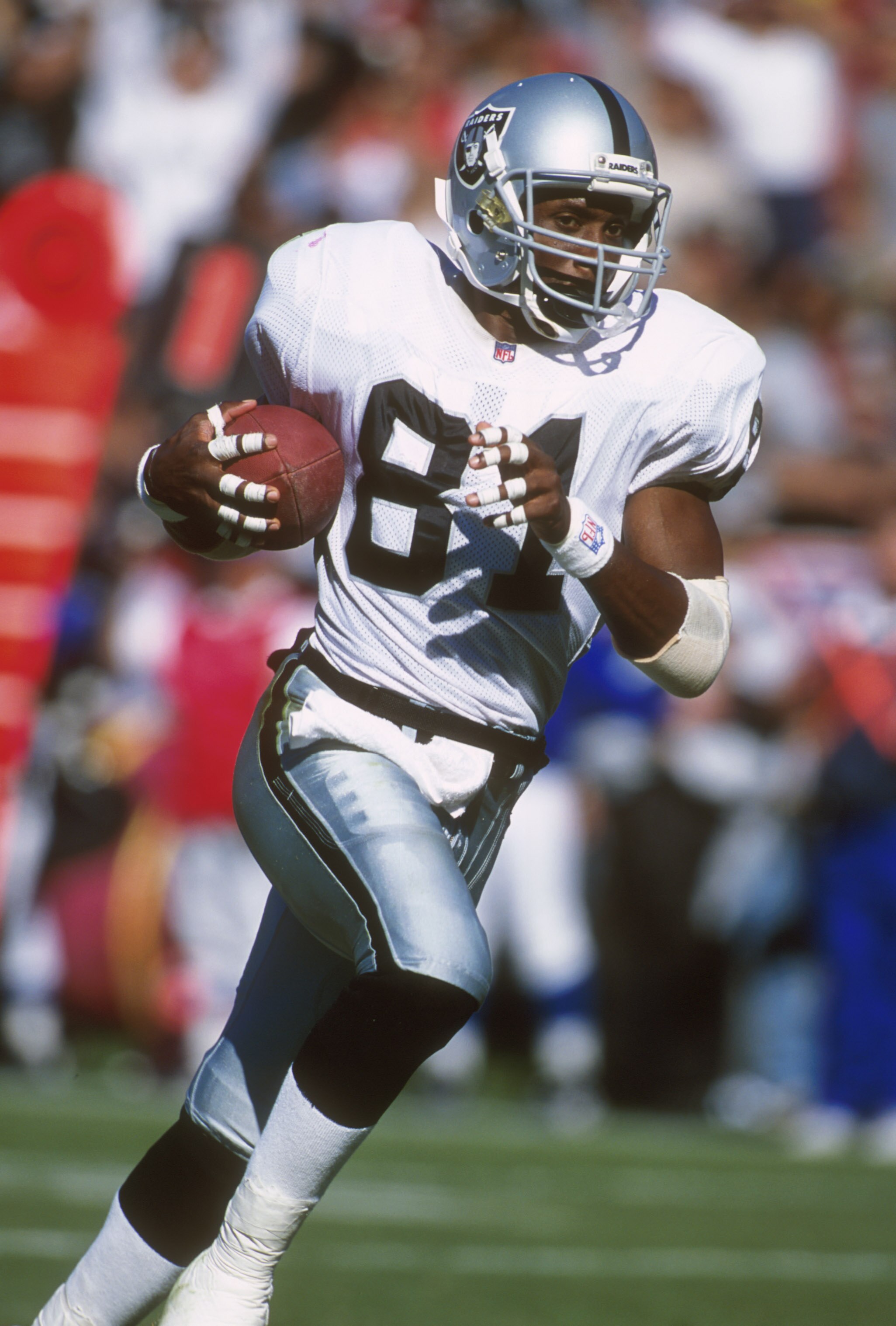 8 Oct 2000:  Tim Brown #81 of the Oakland Raiders in action against the San Francisco 49ers at 3Com Park in San Francisco, California. Mandatory Credit: Tom Hauck/ALLSPORT