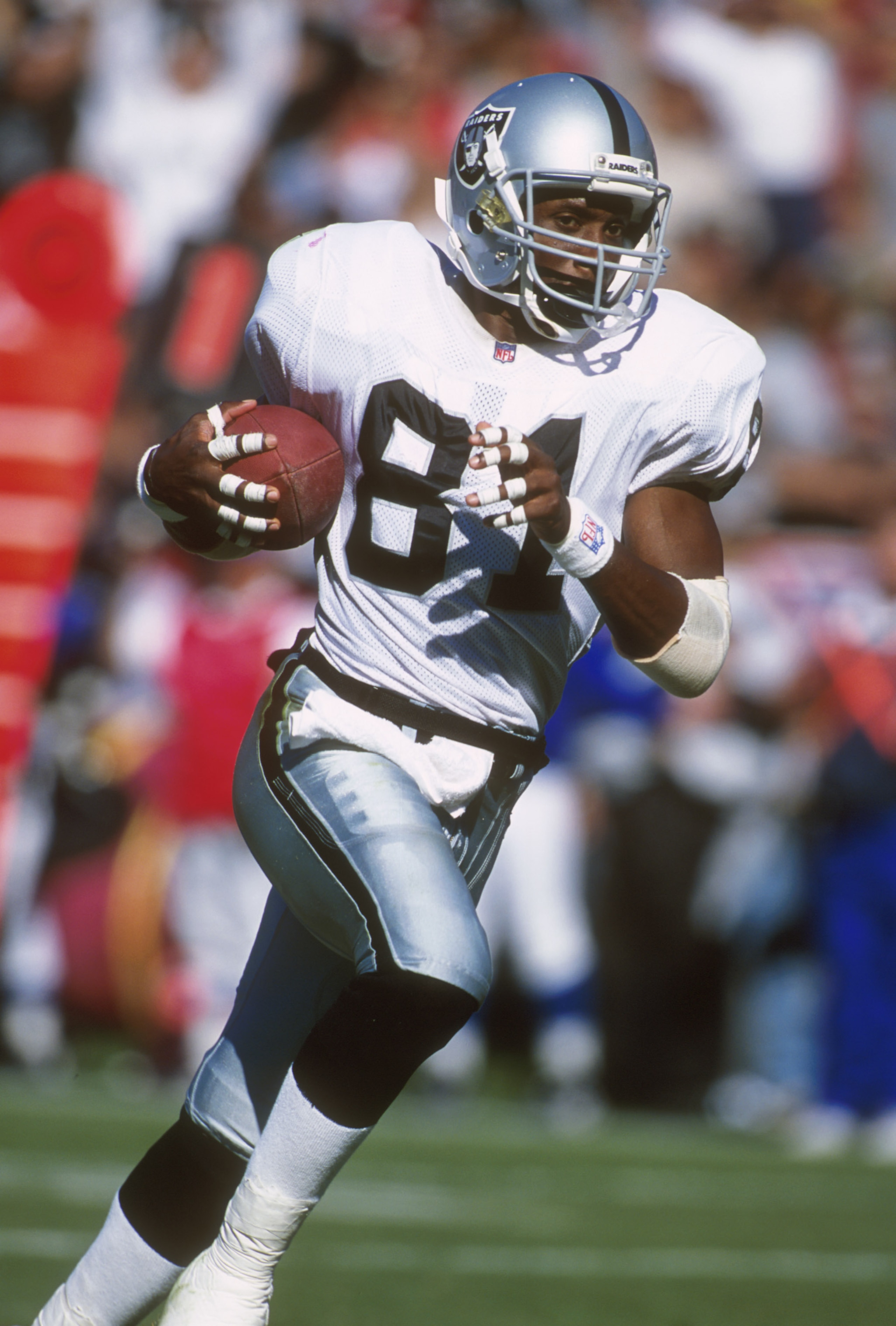 8 Oct 2000:  Tim Brown #81 of the Oakland Raiders in action against the San Francisco 49ers at 3Com Park in San Francisco, California. Mandatory Credit: Tom Hauck/ALLSPORT