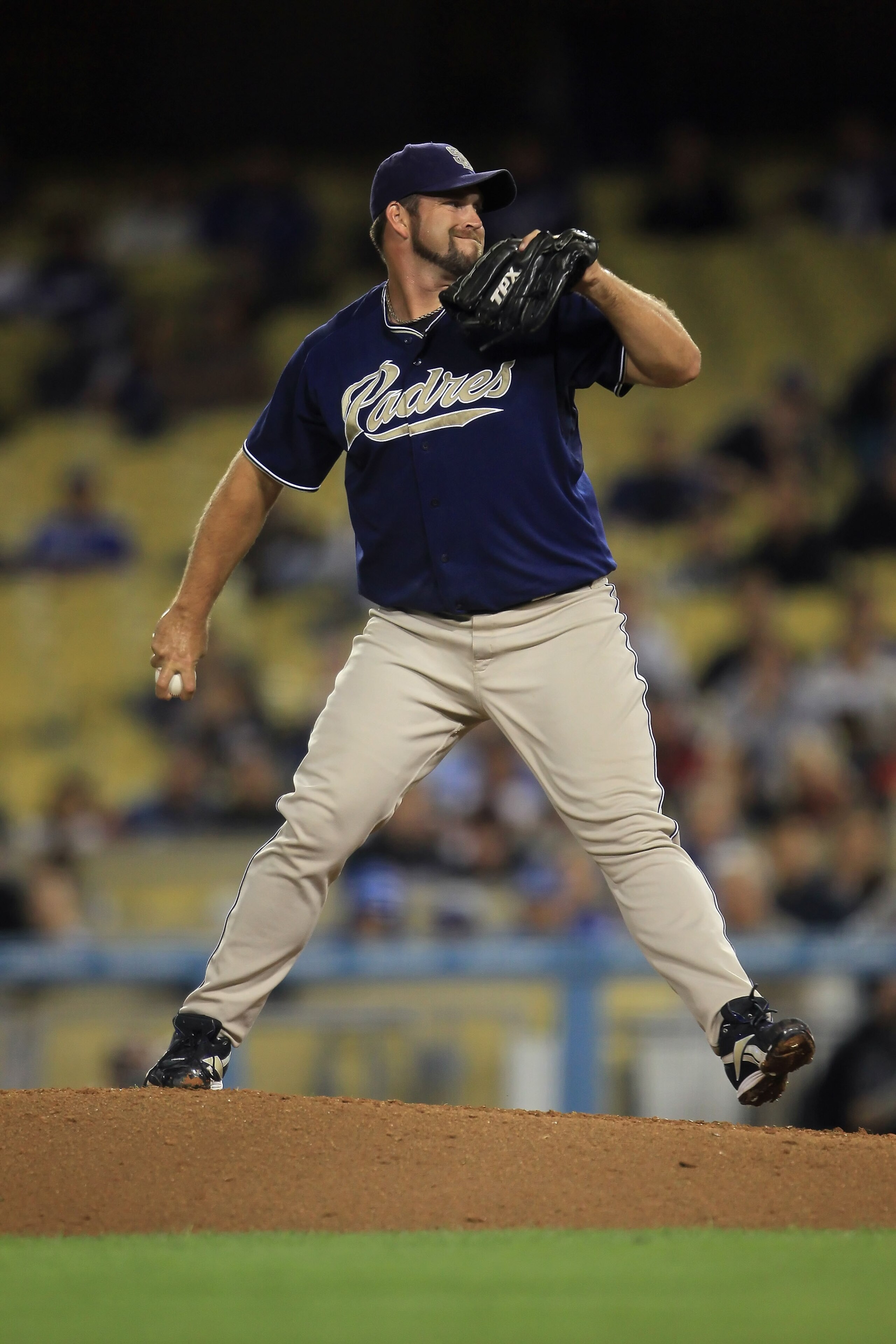 LOS ANGELES, CA - SEPTEMBER 22:  Heath Bell #21 of the San Diego Padres pitches against the Los Angeles Dodgers at Dodger Stadium on September 22, 2010 in Los Angeles, California. The Padres defeated the Dodgers 3-1.  (Photo by Jeff Gross/Getty Images)