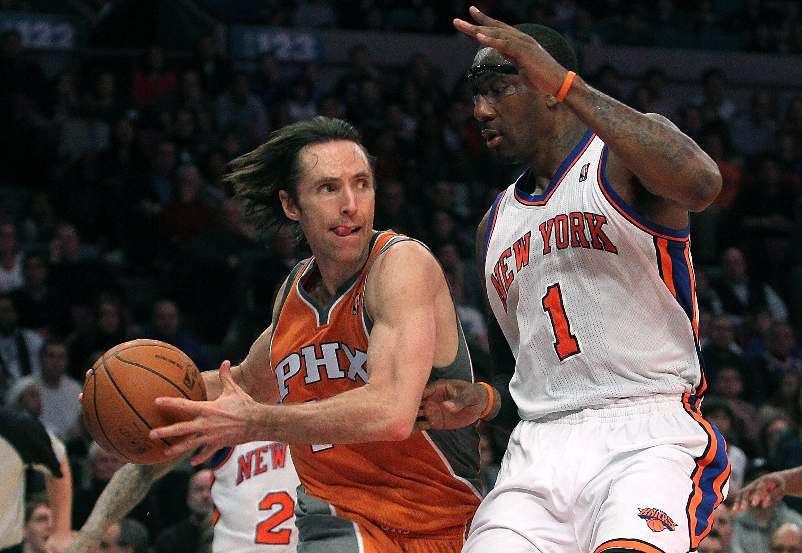 NEW YORK, NY - JANUARY 17: Steve Nash #13 of the Phoenix Suns drives to the basket against Amar'e Stoudemire #1 of the New York Knicks at Madison Square Garden on January 17, 2011 in New York City. NOTE TO USER: User expressly acknowledges and agrees tha NEW YORK, NY - JANUARY 17: Steve Nash #13 of the Phoenix Suns drives to the basket against Amar'e Stoudemire #1 of the New York Knicks at Madison Square Garden on January 17, 2011 in New York City. NOTE TO USER: User expressly acknowledges and agrees tha