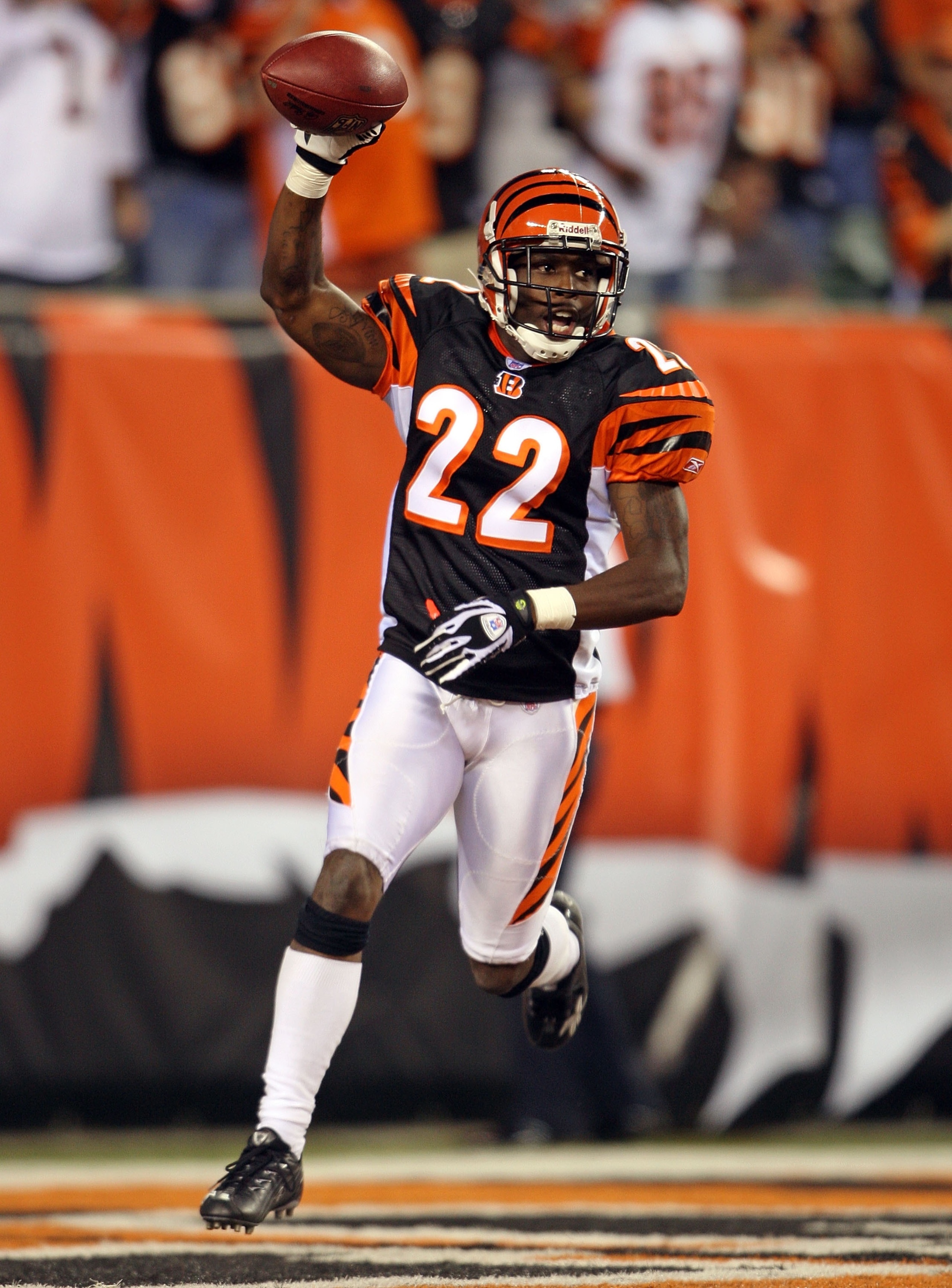 CINCINNATI - OCTOBER 21: Johnathan Joseph #22 of the Cincinnati Benglas celebrates after returning an interception for a touchdown against the New York Jets during the NFL game on October 21, 2007 at Paul Brown Stadium in Cincinnati, Ohio. (Photo by Andy CINCINNATI - OCTOBER 21: Johnathan Joseph #22 of the Cincinnati Benglas celebrates after returning an interception for a touchdown against the New York Jets during the NFL game on October 21, 2007 at Paul Brown Stadium in Cincinnati, Ohio. (Photo by Andy