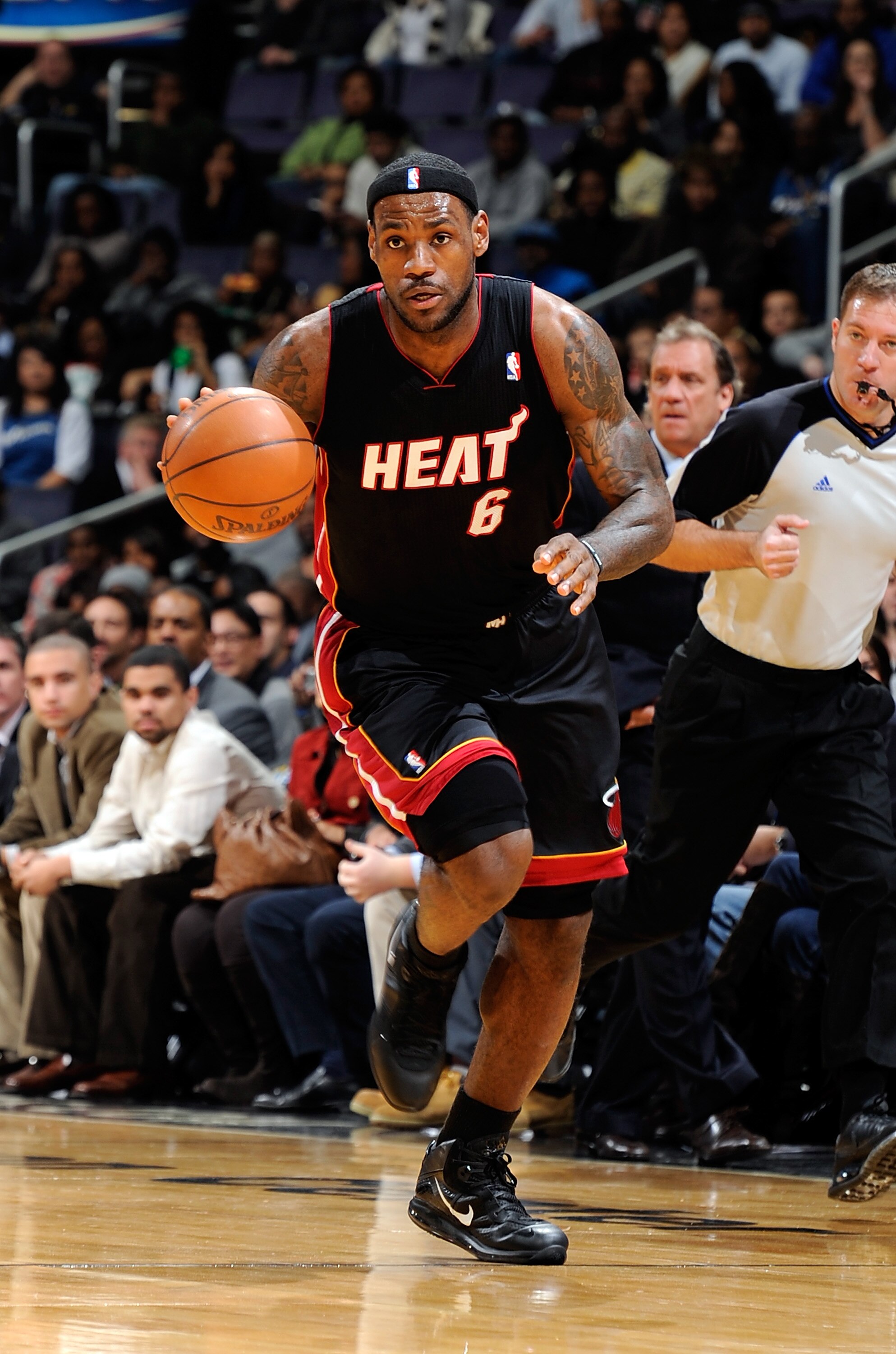 WASHINGTON, DC - DECEMBER 18:  LeBron James #6 of the Miami Heat brings the ball up the court against the Washington Wizards at the Verizon Center on December 18, 2010 in Washington, DC. NOTE TO USER: User expressly acknowledges and agrees that, by downlo