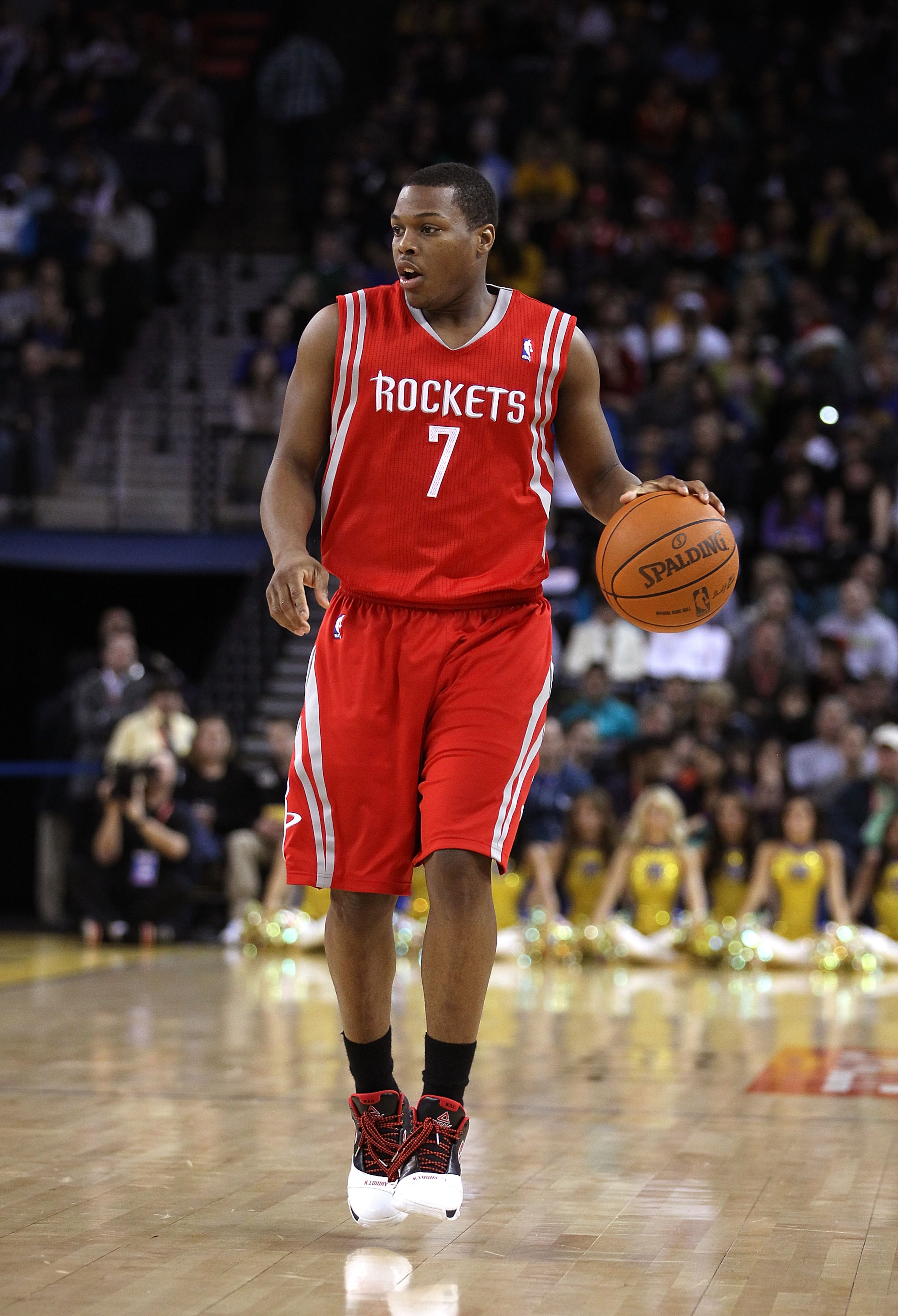 OAKLAND, CA - DECEMBER 20: Kyle Lowry #7 of the Houston Rockets in action against the Golden State Warriors at Oracle Arena on December 20, 2010 in Oakland, California. NOTE TO USER: User expressly acknowledges and agrees that, by downloading and or usin OAKLAND, CA - DECEMBER 20: Kyle Lowry #7 of the Houston Rockets in action against the Golden State Warriors at Oracle Arena on December 20, 2010 in Oakland, California. NOTE TO USER: User expressly acknowledges and agrees that, by downloading and or usin