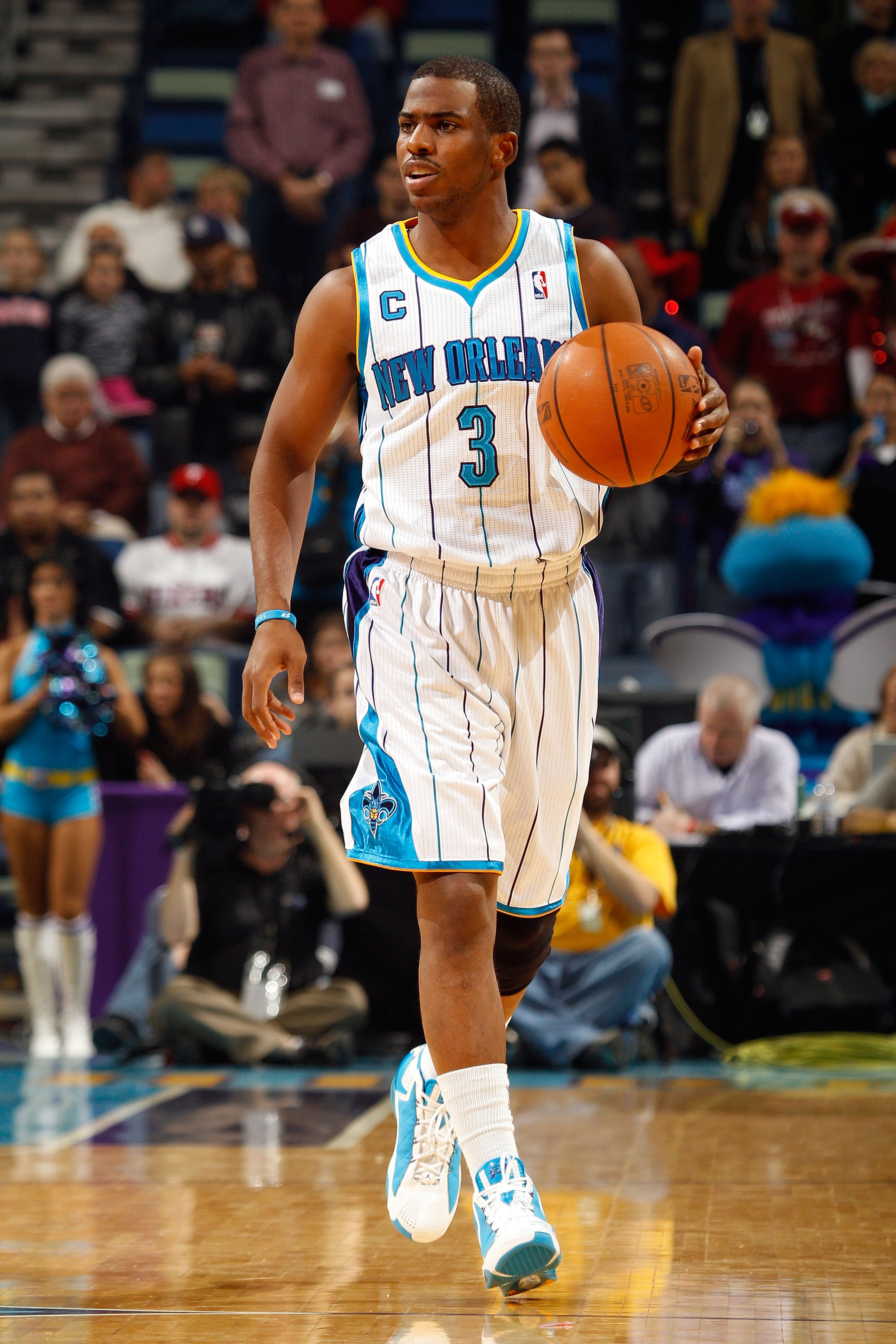 NEW ORLEANS, LA - JANUARY 03: Chris Paul #3 of the New Orleans Hornets moves the ball in the first half against the Philadelphia 76ers at New Orleans Arena on January 3, 2011 in New Orleans, Louisiana. NOTE TO USER: User expressly acknowledges and agrees NEW ORLEANS, LA - JANUARY 03: Chris Paul #3 of the New Orleans Hornets moves the ball in the first half against the Philadelphia 76ers at New Orleans Arena on January 3, 2011 in New Orleans, Louisiana. NOTE TO USER: User expressly acknowledges and agrees