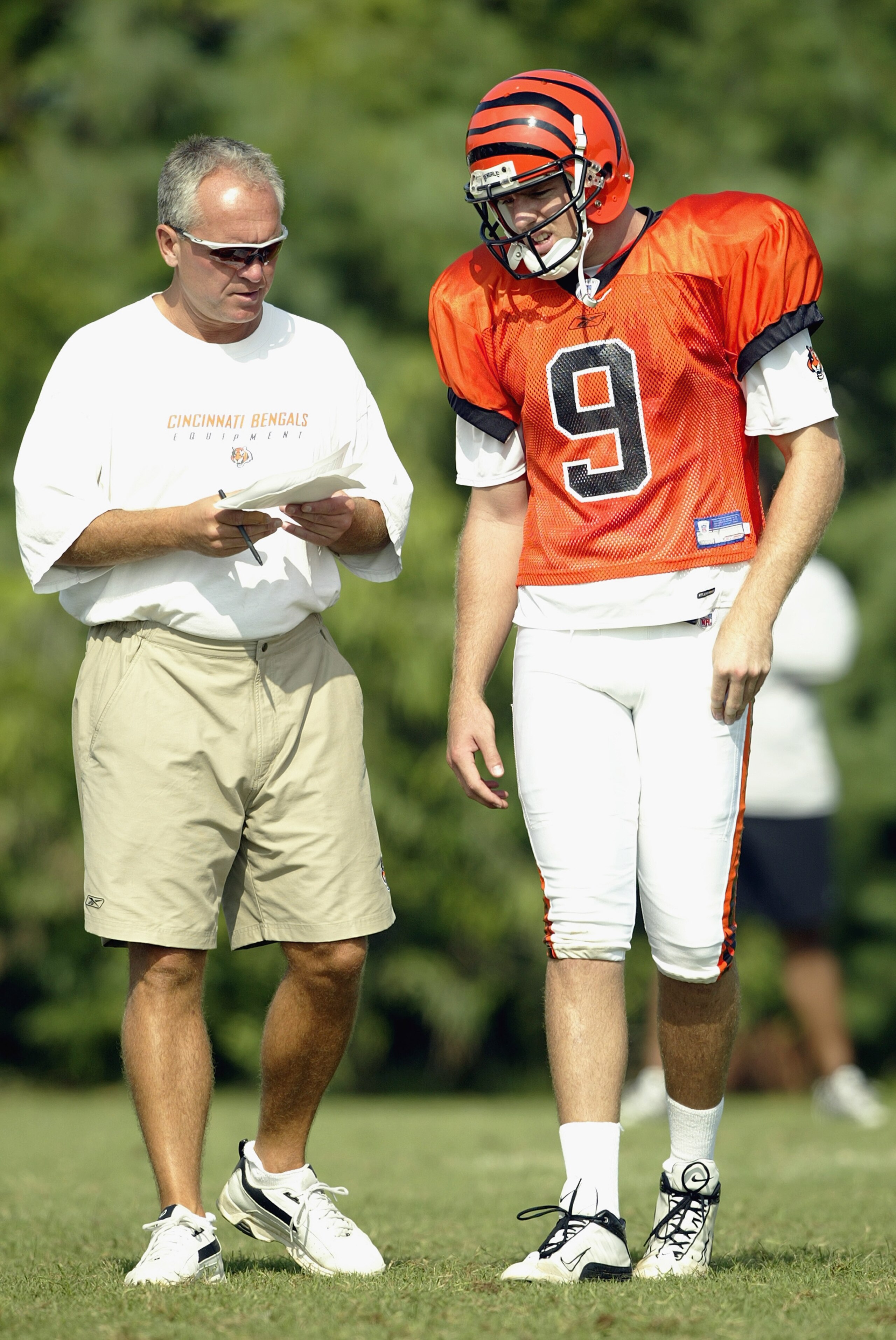 GEORGETOWN, KY - JULY 28: Quarterback Carson Palmer #9 and offensive coordinator Bob Bratkowski of the Cincinnati Bengals talk during training camp at Georgetown College on July 28, 2003 in Georgetown, Kentucky. (Photo by Andy Lyons/Getty Images) GEORGETOWN, KY - JULY 28: Quarterback Carson Palmer #9 and offensive coordinator Bob Bratkowski of the Cincinnati Bengals talk during training camp at Georgetown College on July 28, 2003 in Georgetown, Kentucky. (Photo by Andy Lyons/Getty Images)