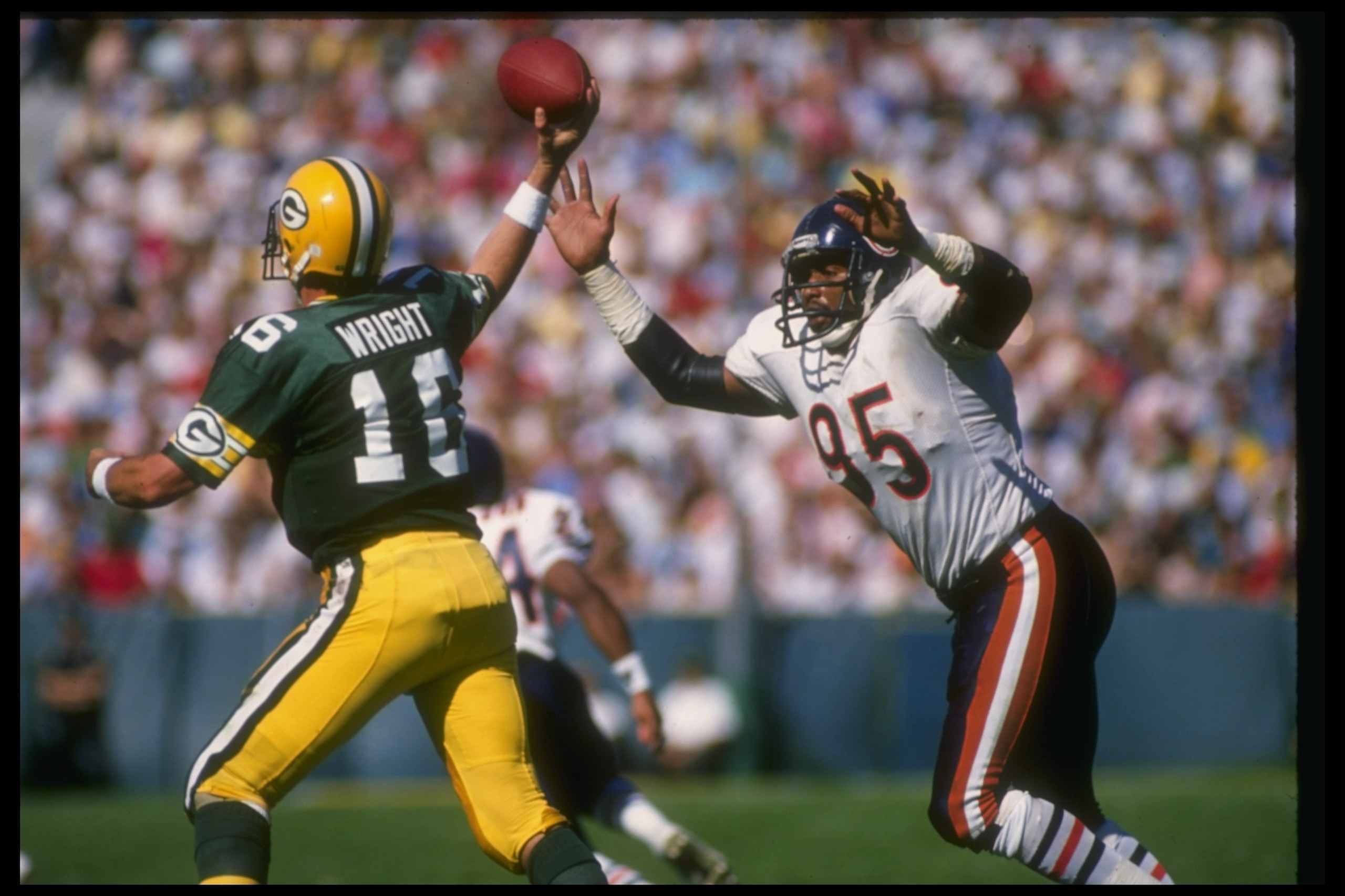 25 Sep 1988:  Defensive lineman Richard Dent of the Chicago Bears (right) goes after quarterback Randy Wright of the Green Bay Packers during a game at Lambeau Field in Green Bay, Wisconsin.  The Bears won the game, 24-6. Mandatory Credit: Jonathan Daniel