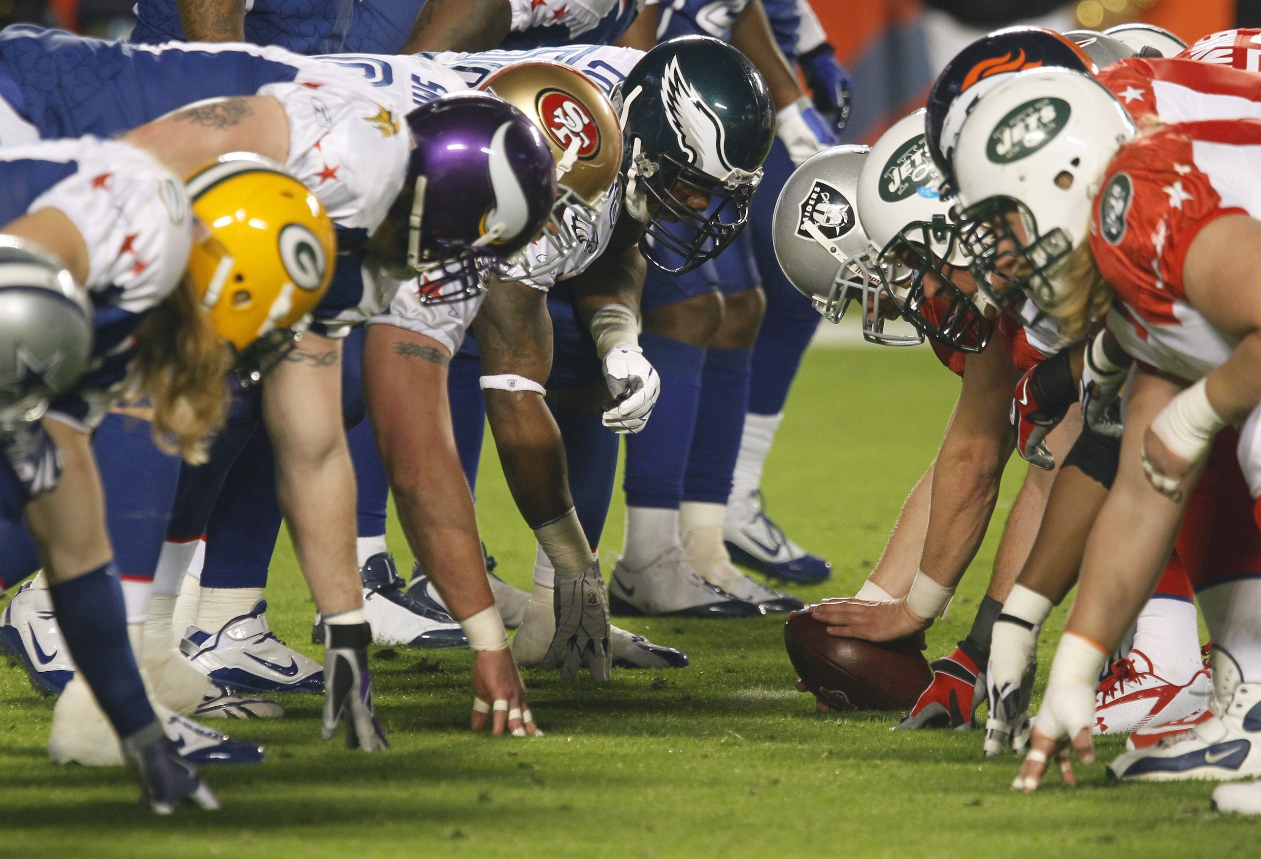MIAMI GARDENS, FL - JANUARY 31:  Long snapper Jon Condo #59 of the AFC's Oakland Raiders waits to snap the ball from the line of scrimmage during the 2010 AFC-NFC Pro Bowl game at Sun Life Stadium on January 31, 2010 in Miami Gardens, Florida. The AFC def