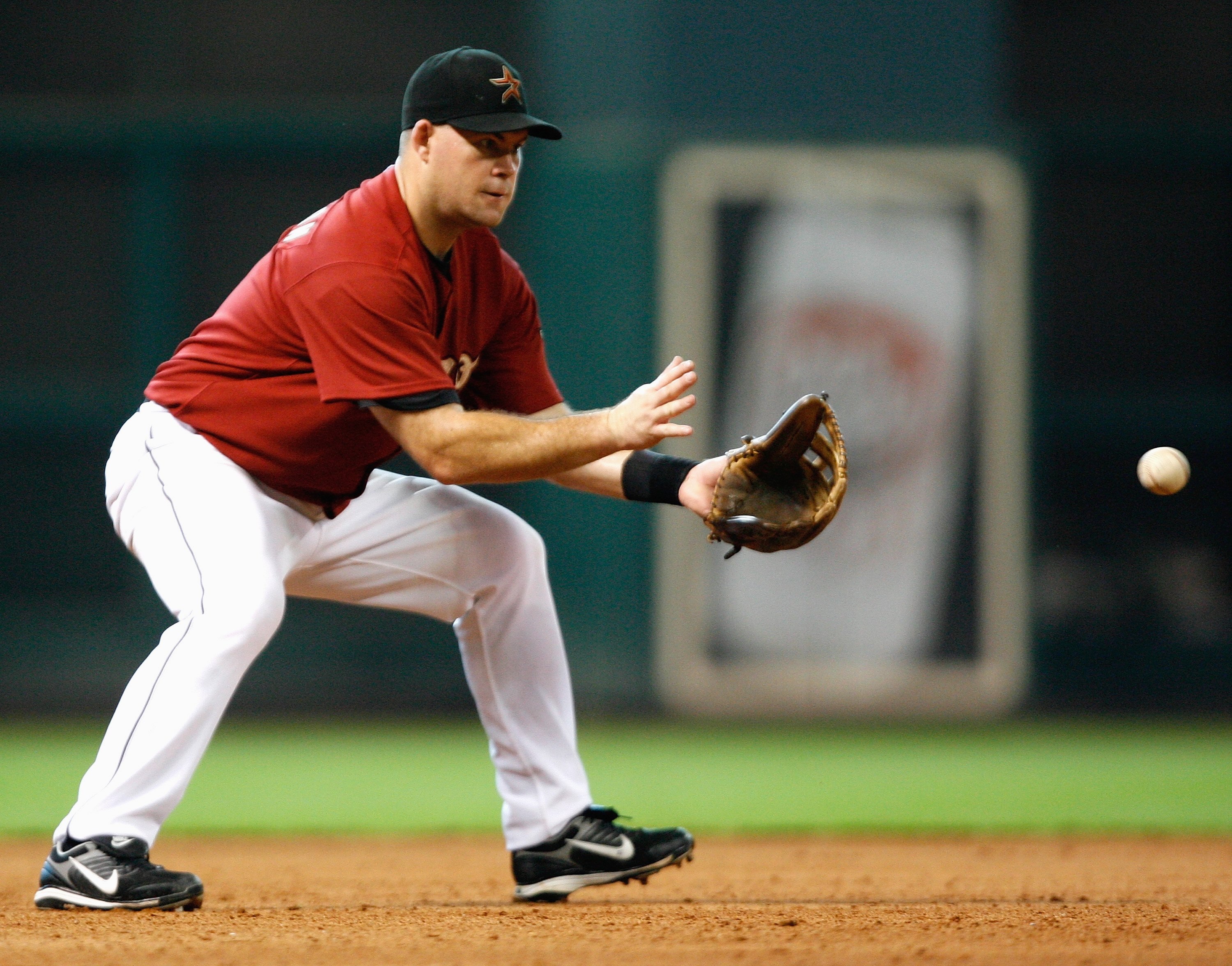 HOUSTON - AUGUST 26:  Ty Wiggington #21 of the Houston Astros fields a ground  ball off the bat of Jason Bay of the Pittsburgh Pirates in the fifth inning of the MLB game on August 26, 2007 at Minute Maid Park in Houston, Texas.  (Photo by Bob Levey/Getty
