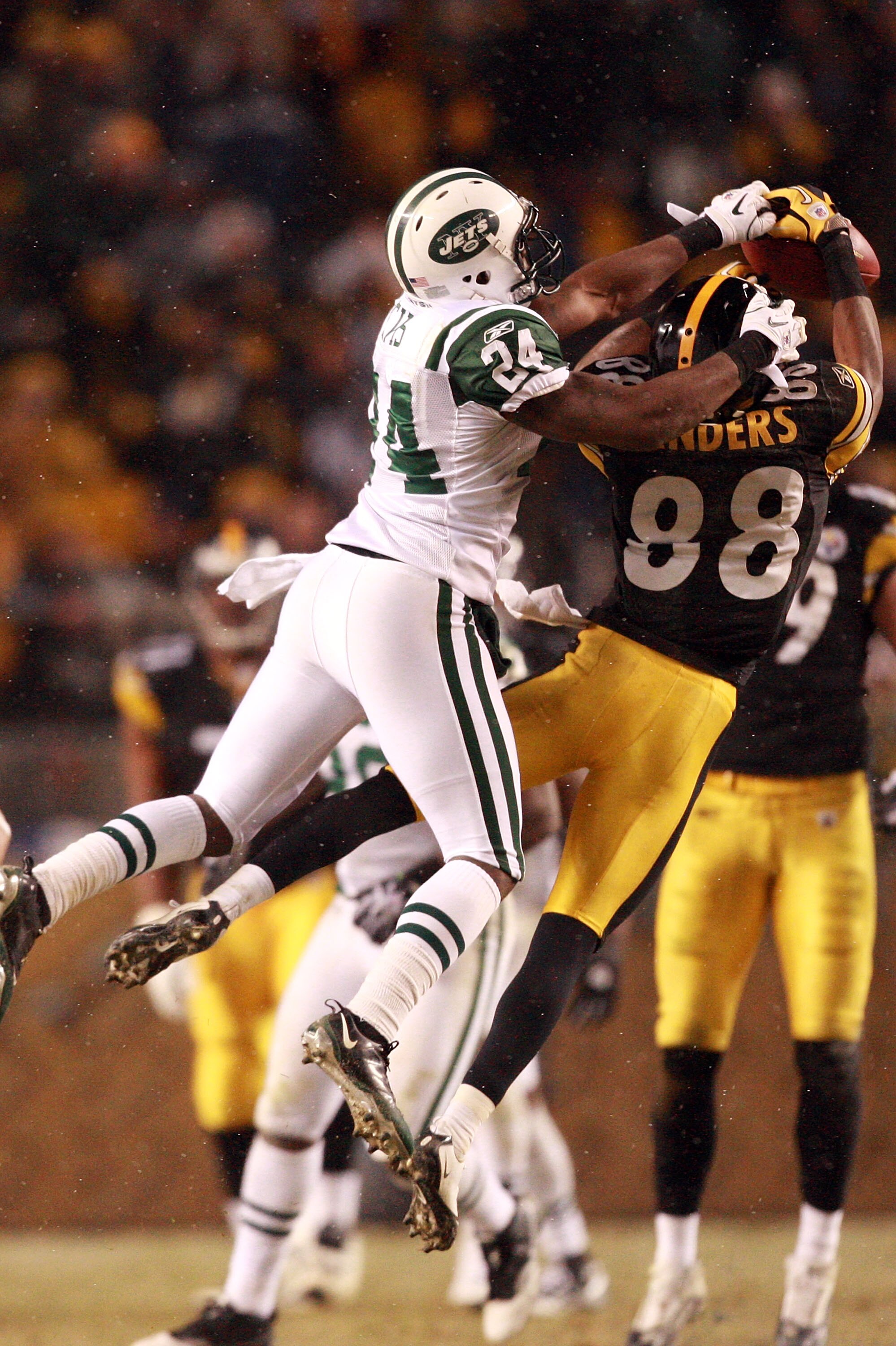 PITTSBURGH, PA - DECEMBER 19:  Darrelle Revis #24 of the New York Jets breaks up a pass intended for Emmanuel Sanders #88 of the Pittsburgh Steelers during their game at Heinz Field on December 19, 2010 in Pittsburgh, Pennsylvania.  (Photo by Karl Walter/