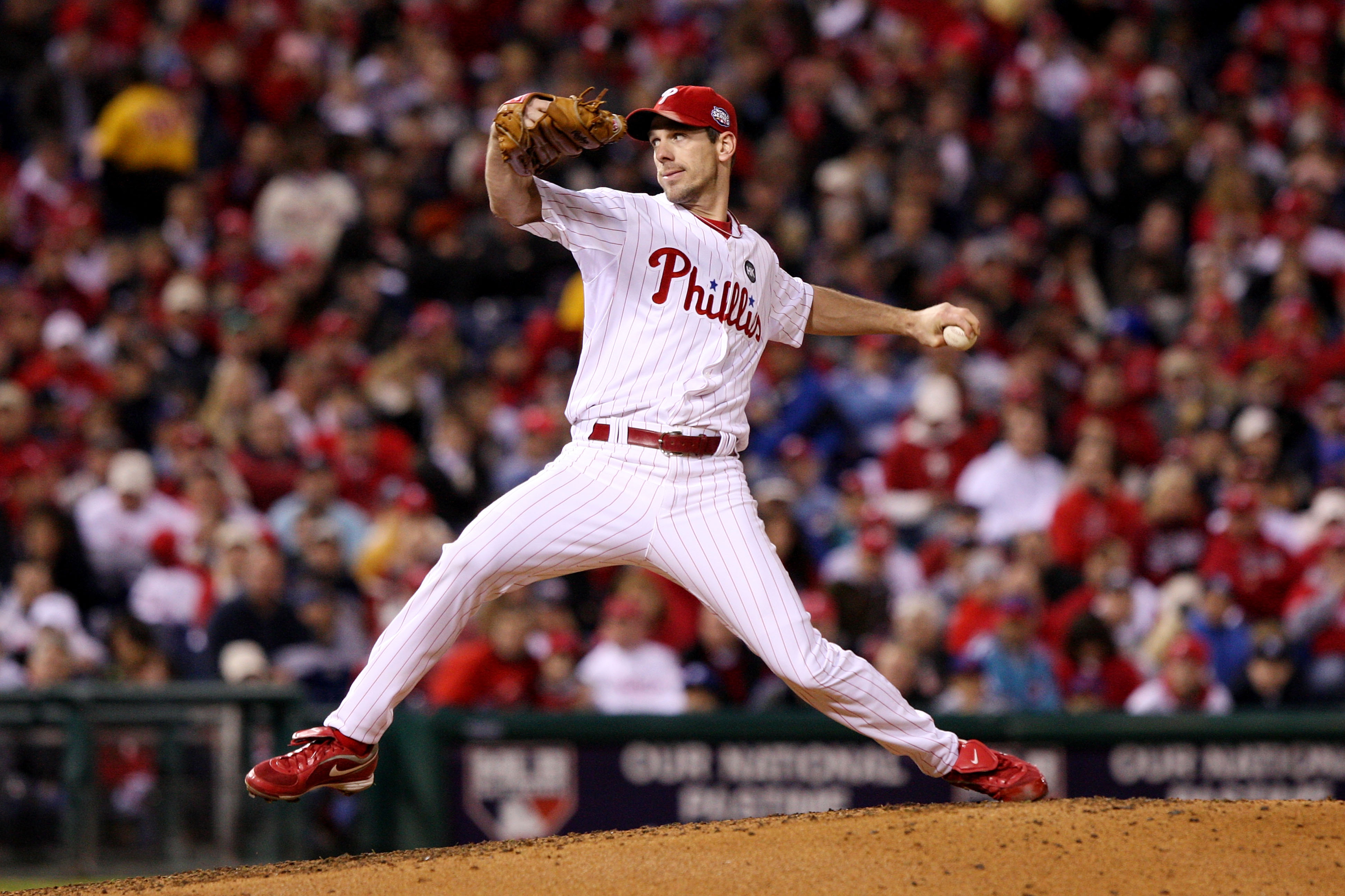 PHILADELPHIA - NOVEMBER 02:  Starting pitcher Cliff Lee #34 of the Philadelphia Phillies throws a pitch against the New York Yankees in Game Five of the 2009 MLB World Series at Citizens Bank Park on November 2, 2009 in Philadelphia, Pennsylvania.  (Photo