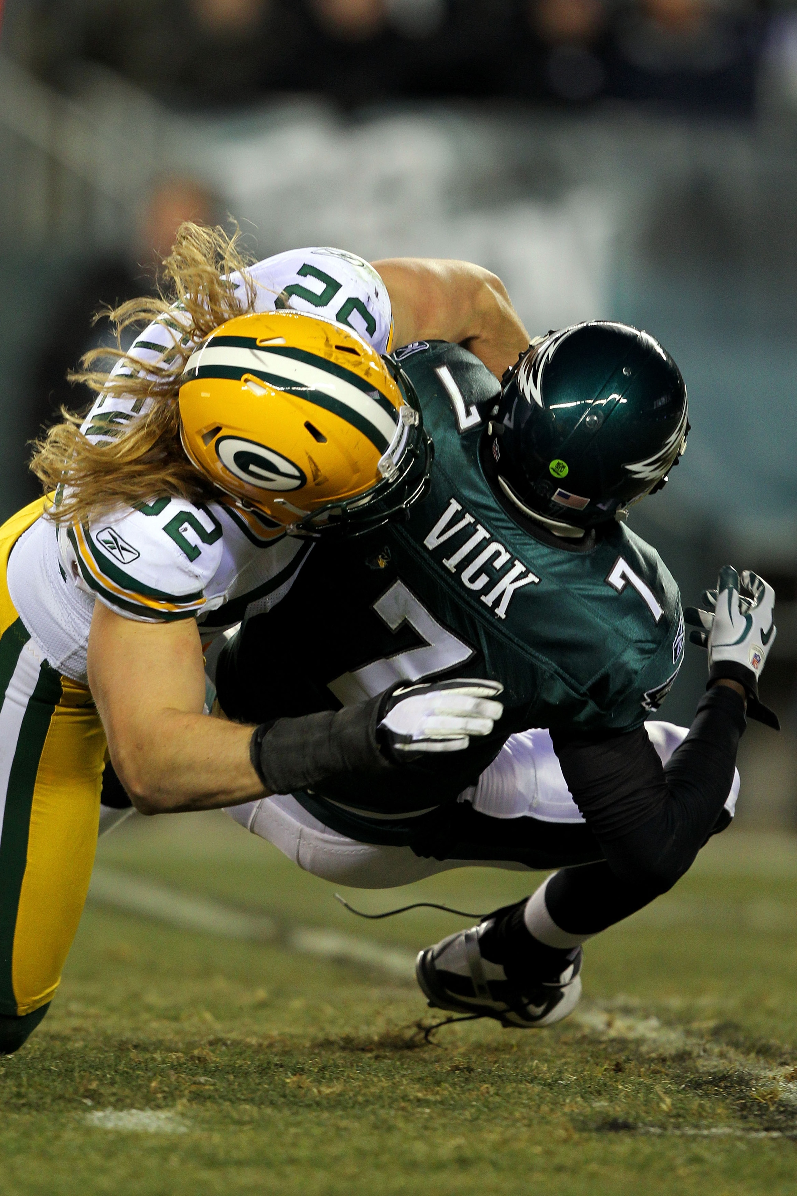 PHILADELPHIA, PA - JANUARY 09: Clay Matthews #52 of the Green Bay Packers sacks Michael Vick #7 of the Philadelphia Eagles during the 2011 NFC wild card playoff game at Lincoln Financial Field on January 9, 2011 in Philadelphia, Pennsylvania. (Photo by PHILADELPHIA, PA - JANUARY 09: Clay Matthews #52 of the Green Bay Packers sacks Michael Vick #7 of the Philadelphia Eagles during the 2011 NFC wild card playoff game at Lincoln Financial Field on January 9, 2011 in Philadelphia, Pennsylvania. (Photo by