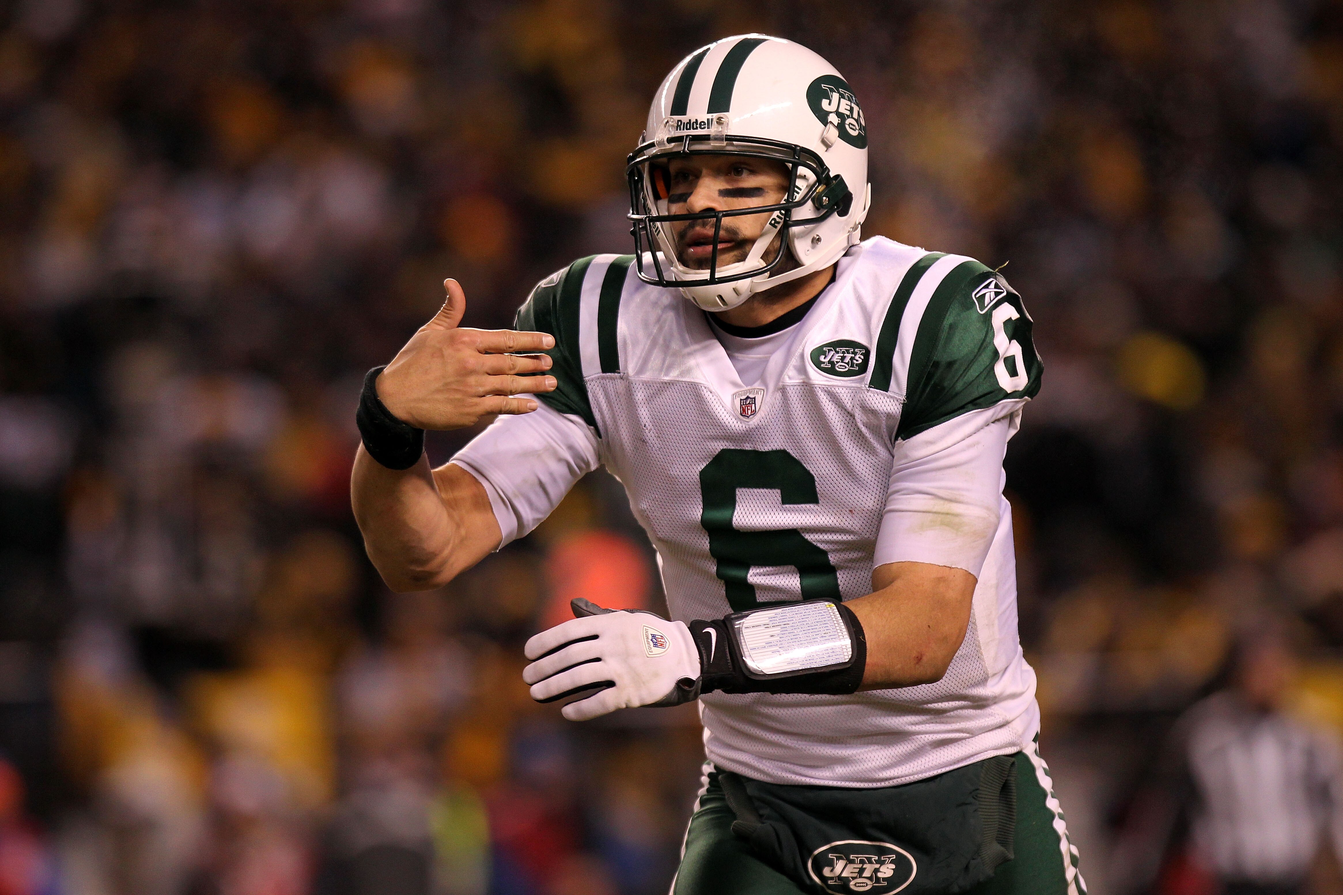 PITTSBURGH, PA - JANUARY 23:  Mark Sanchez #6 of the New York Jets calls a play against the Pittsburgh Steelers during the 2011 AFC Championship game at Heinz Field on January 23, 2011 in Pittsburgh, Pennsylvania. The Steelers defeated the Jets 24 to 19. 