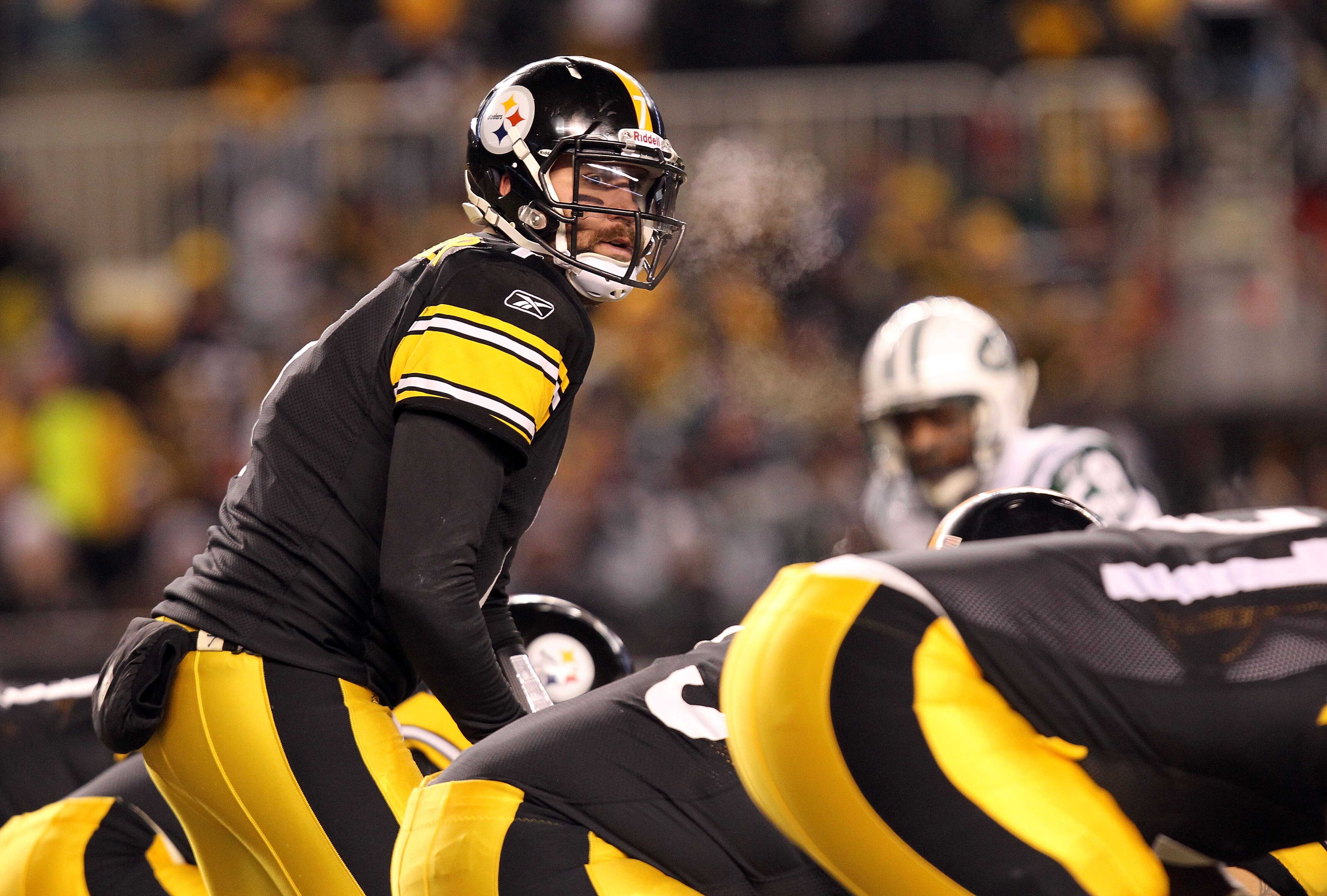 PITTSBURGH, PA - JANUARY 23:  Ben Roethlisberger #7 of the Pittsburgh Steelers calls a play against the New York Jets during the 2011 AFC Championship game at Heinz Field on January 23, 2011 in Pittsburgh, Pennsylvania.  (Photo by Ronald Martinez/Getty Im